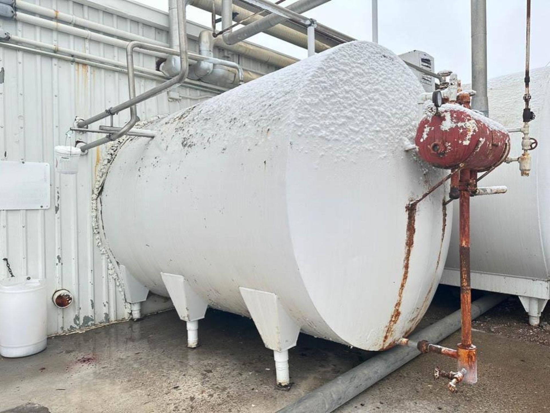 3,500 Gallon Horizontal S/S Tank with Vertical Agitation, Valve and Gauge - Rigging Fee: $4,000 - Image 2 of 2