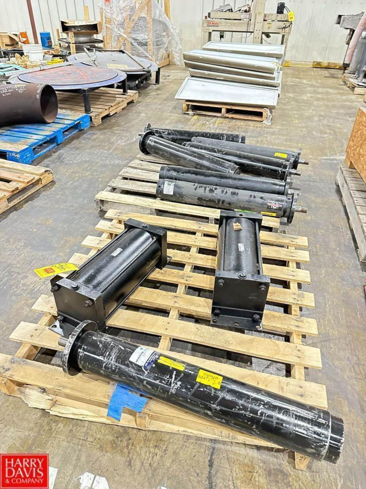 Assorted Parker and Ortman Hydraulic Cylinders - Rigging Fee: $150