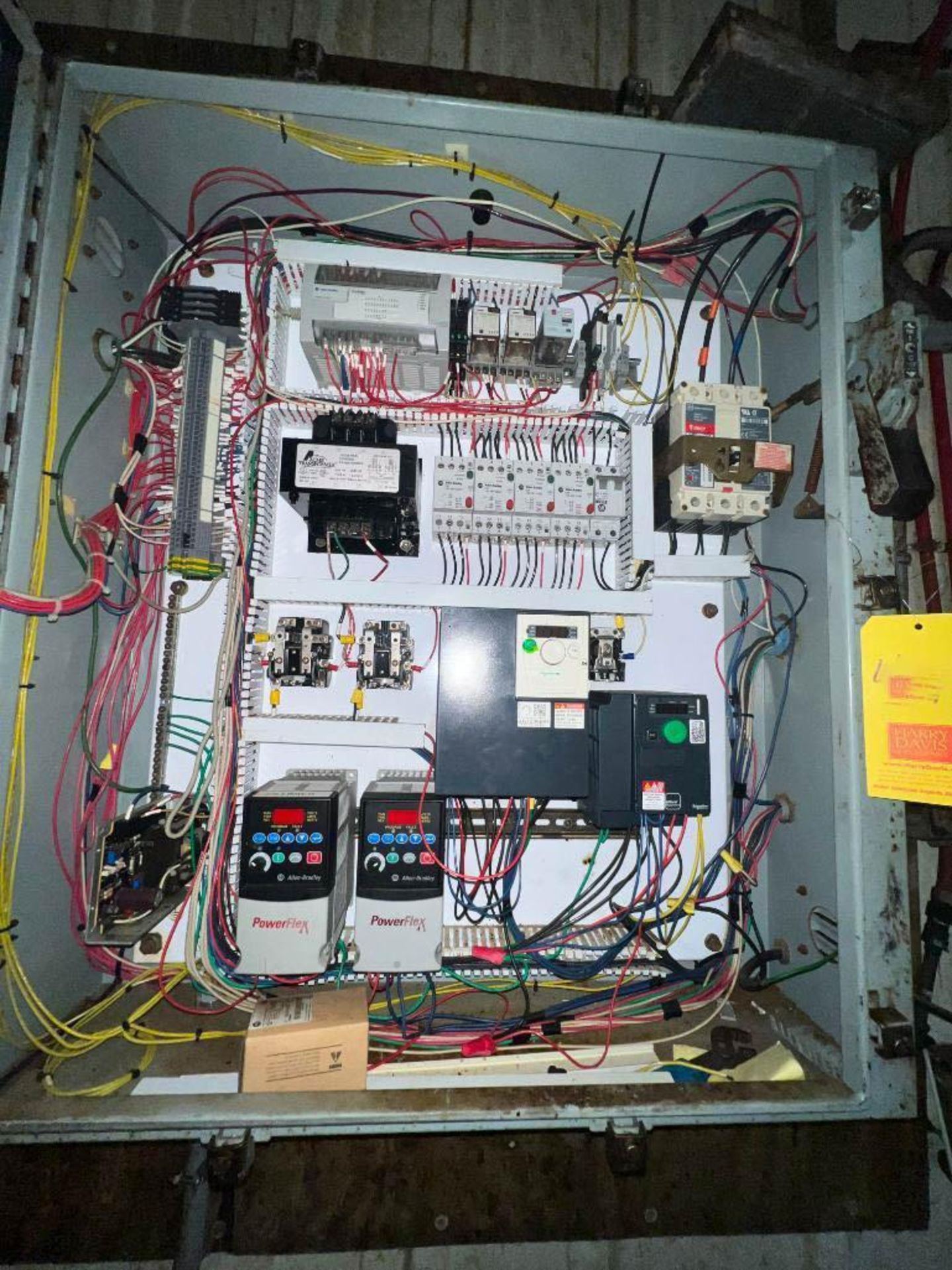 Control Panel with (3) Variable-Frequency Drives - Rigging Fee: $250 - Bild 4 aus 10