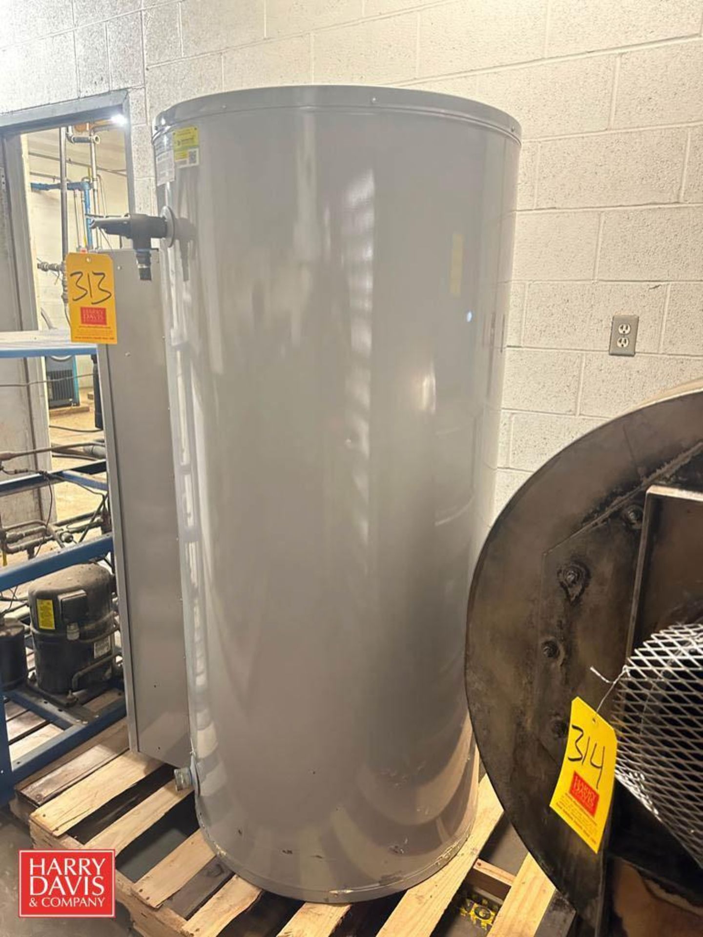 A.O. Smith 8 Gallon Hot Water Heater, Model: DRE-120100, S/N: 1917114670452