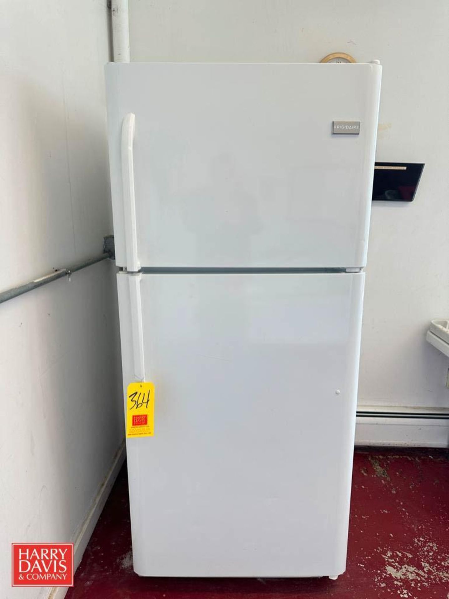 Frigidaire Refrigerator/Freezer, Model: FFTR2131QP0, S/N: 4A63608357