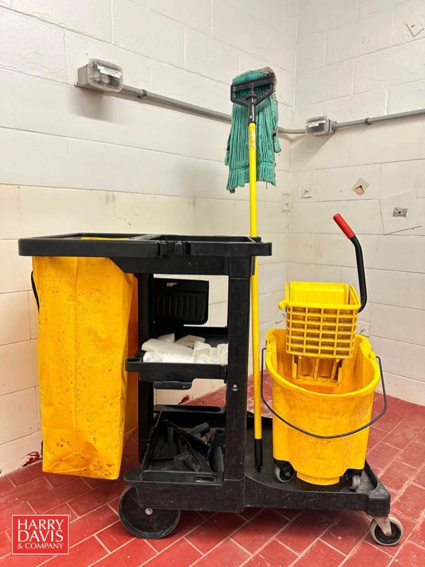 S/S Table: 4’ x 32” and Portable Janitor Station - Image 2 of 2