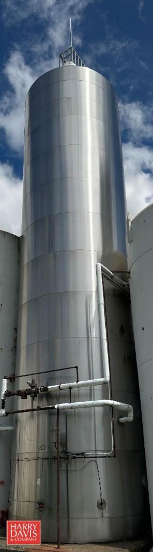 Walker 25,000 Gallon Jacketed All S/S Milk Silo, S/N: VSHT-5869-R with Horizontal Agitation, S/S Air