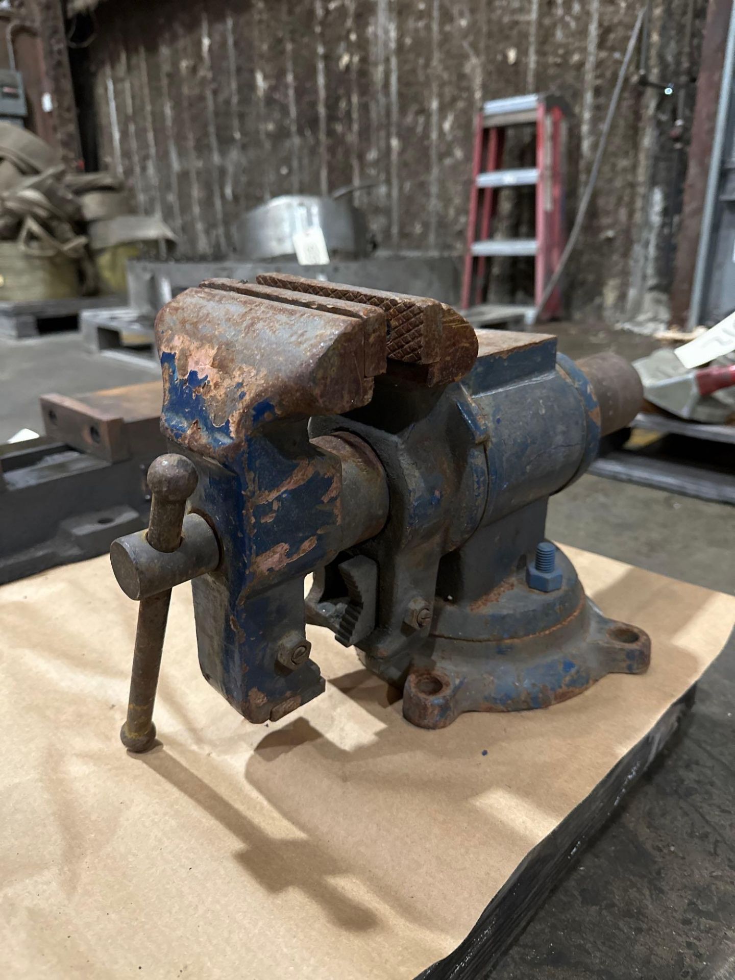 5” Multi-Jaw Bench Vise. See photo. - Image 2 of 6