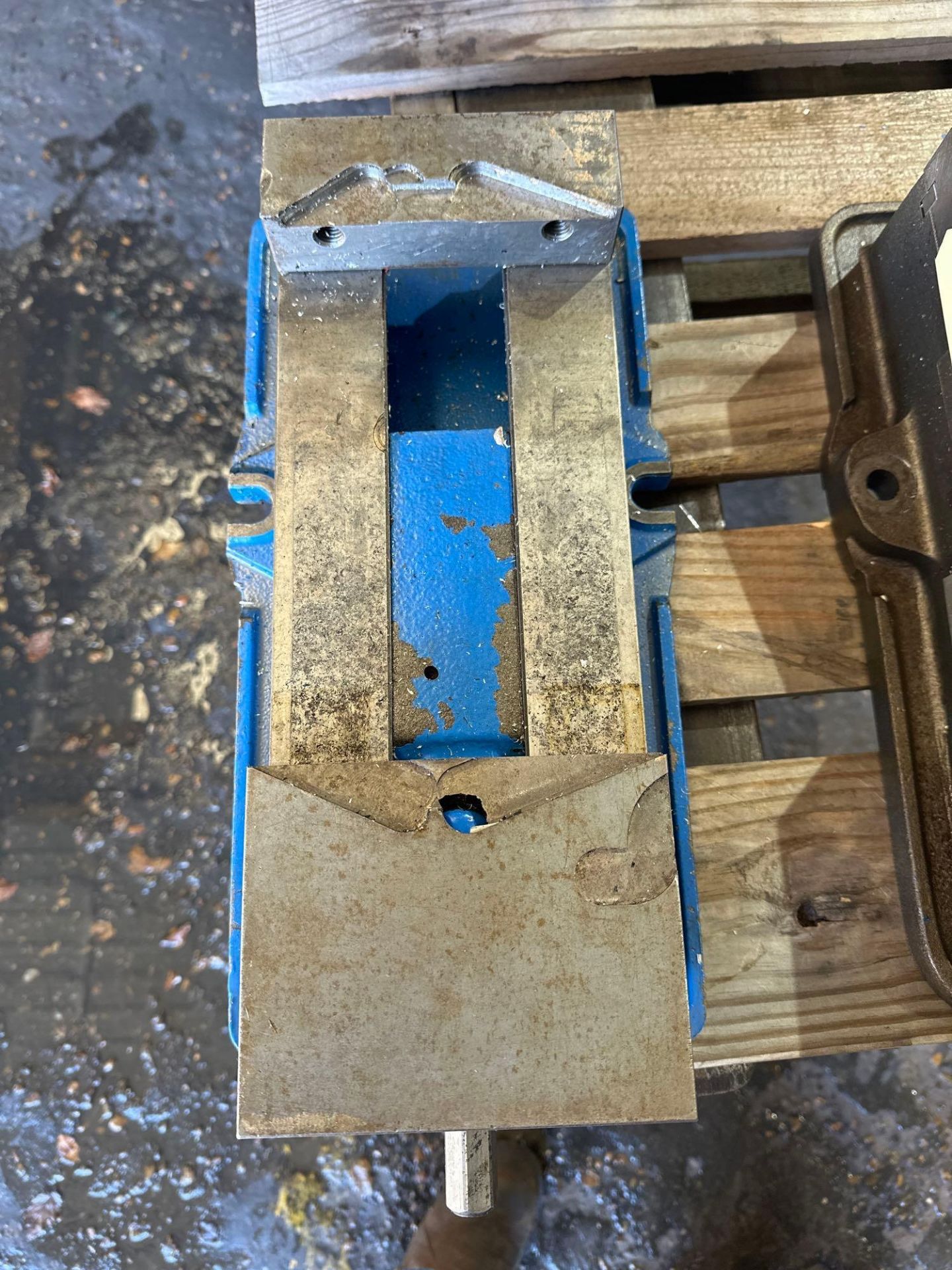 Kurt Machine Vise 6” Jaw width, 9” Jaw opening Horizontal, Model: D675 AngLock Vise, S/N: 160298