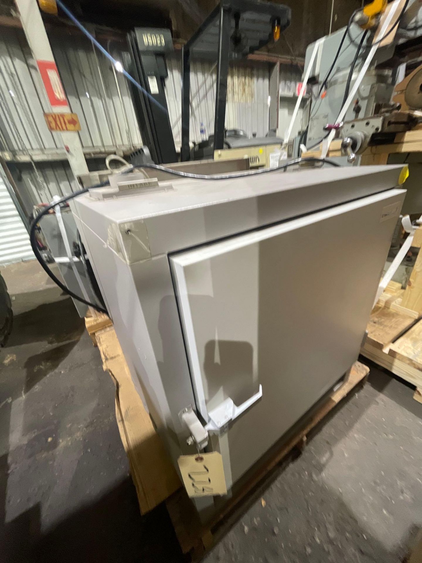 VWR 1602 Oven, S/N 040600006, Temp. Range: 40°C - 300°C. See Photo.