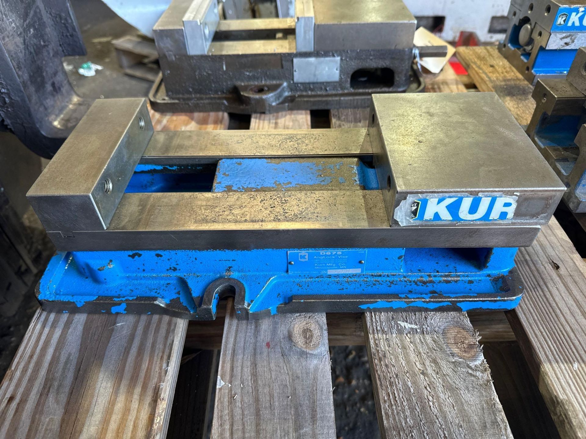 Kurt Machine Vise 6” Jaw width, 9” Jaw opening Horizontal, Model: D675 AngLock Vise, S/N: 176131 - Image 3 of 6