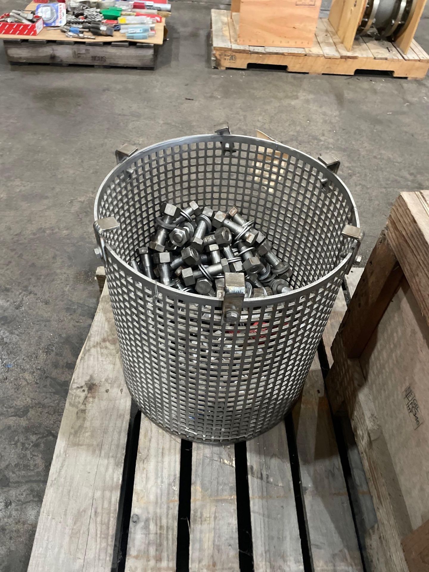 Lot: Steel Nuts and Bolts - See Photo - Image 3 of 5