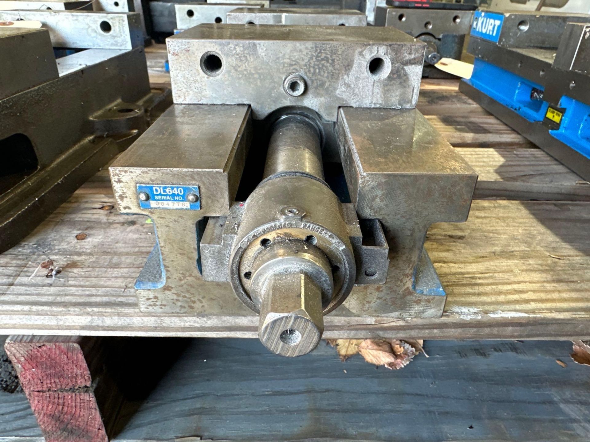 Kurt DL640 AngLock Double Lock Manual 6” Machinist Vise, S/N: 004778. For Part. See photo. - Image 7 of 7