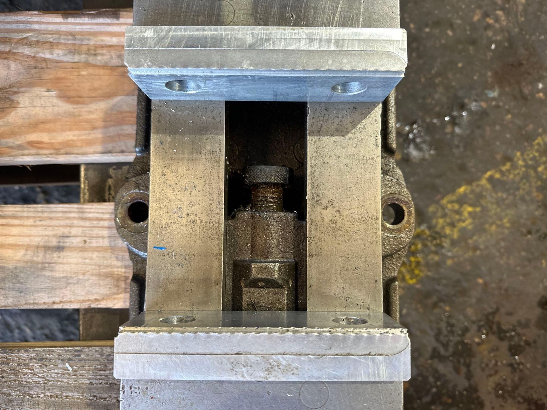 Machine Vise 6” Jaw width, 5 1/2” Jaw opening Horizontal, Stationary Base. See photo. - Image 4 of 4