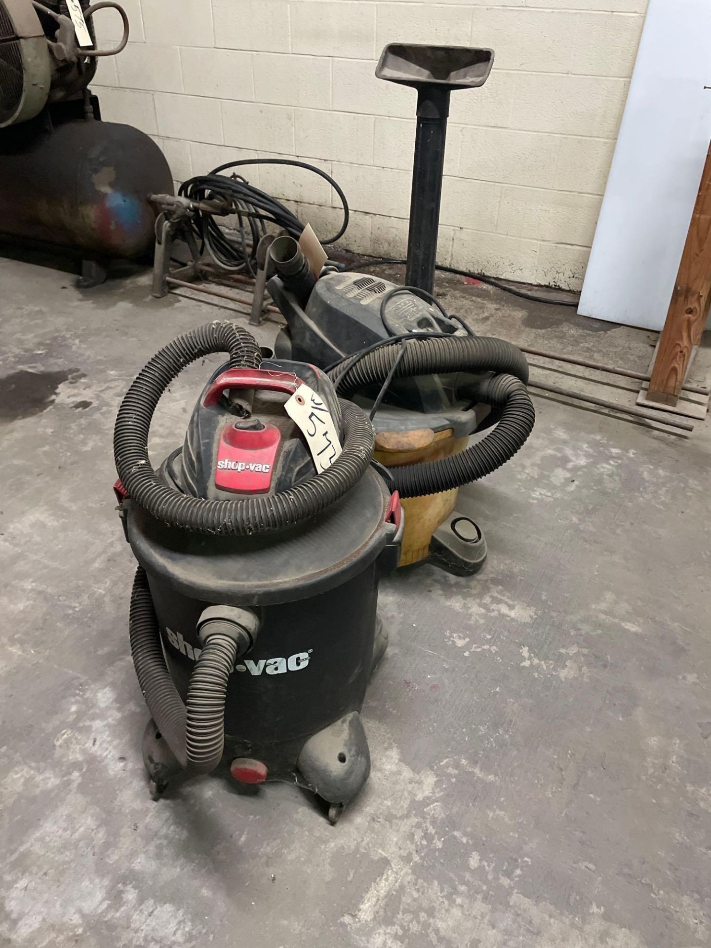 Lot of 2 Vacuums: (1) 10 Gallon Shop Vac (1) 12 Gallon Rigid wet/dry Shop Vac