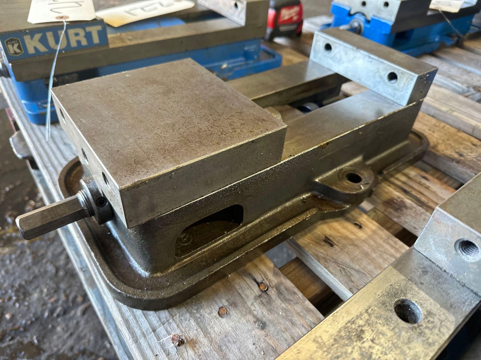 Machine Vise 6” Jaw width, 7 1/2” Jaw opening Horizontal, Stationary Base. See photo. - Image 3 of 4