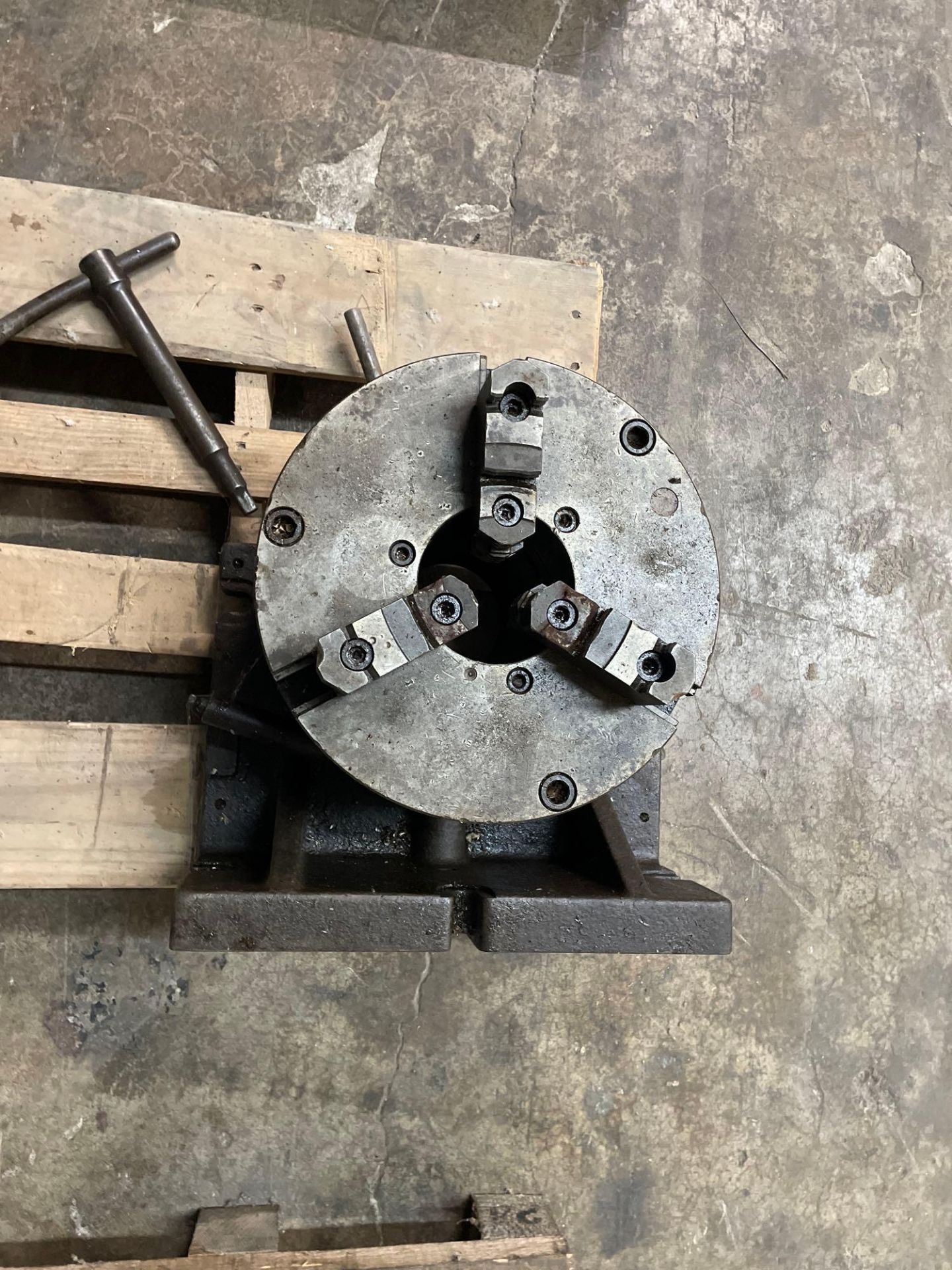 Horizontal and Vertical Mounting Rotary Table 12 1/2” 3 Jaw Chuck with 4” Thru Hole