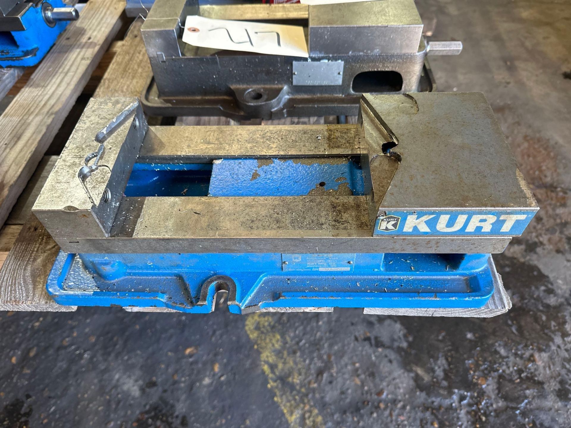 Kurt Machine Vise 6” Jaw width, 9” Jaw opening Horizontal, Model: D675 AngLock Vise, S/N: 160298 - Image 3 of 6