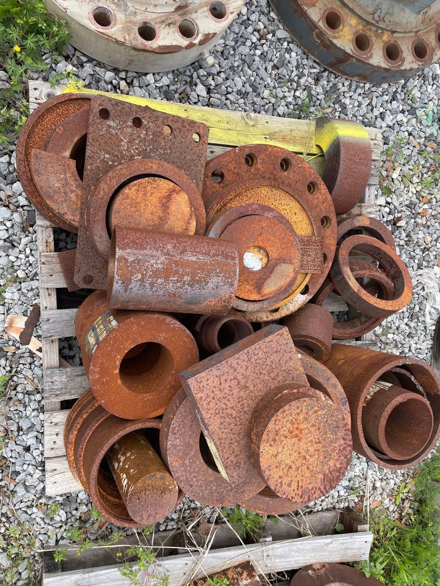 Pallets of Metal Cut Offs and Assorted Pieces (Yellow) - Image 2 of 6