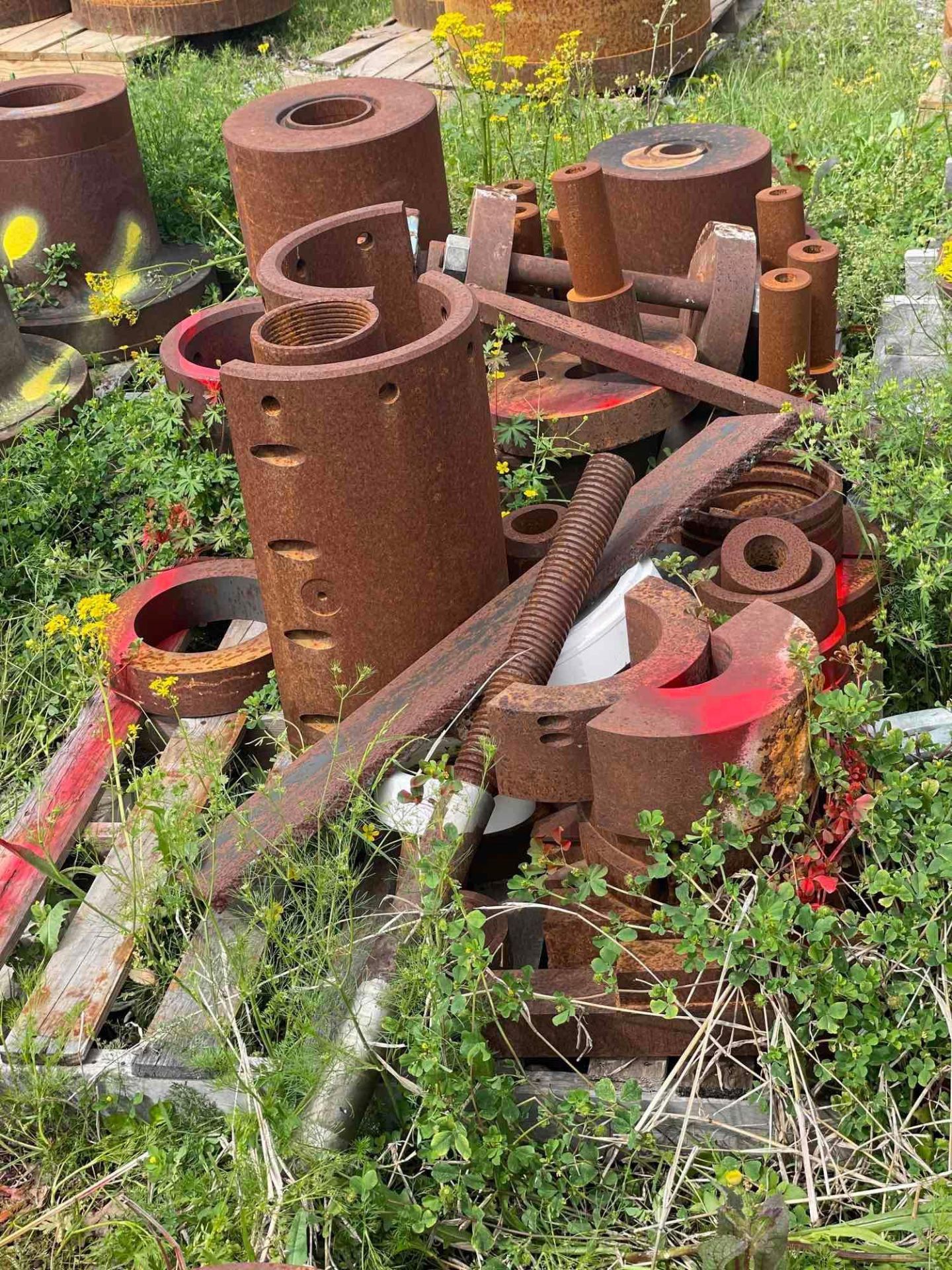 Pallets of Metal Cut Offs and Assorted Pieces (Red) - Image 4 of 5