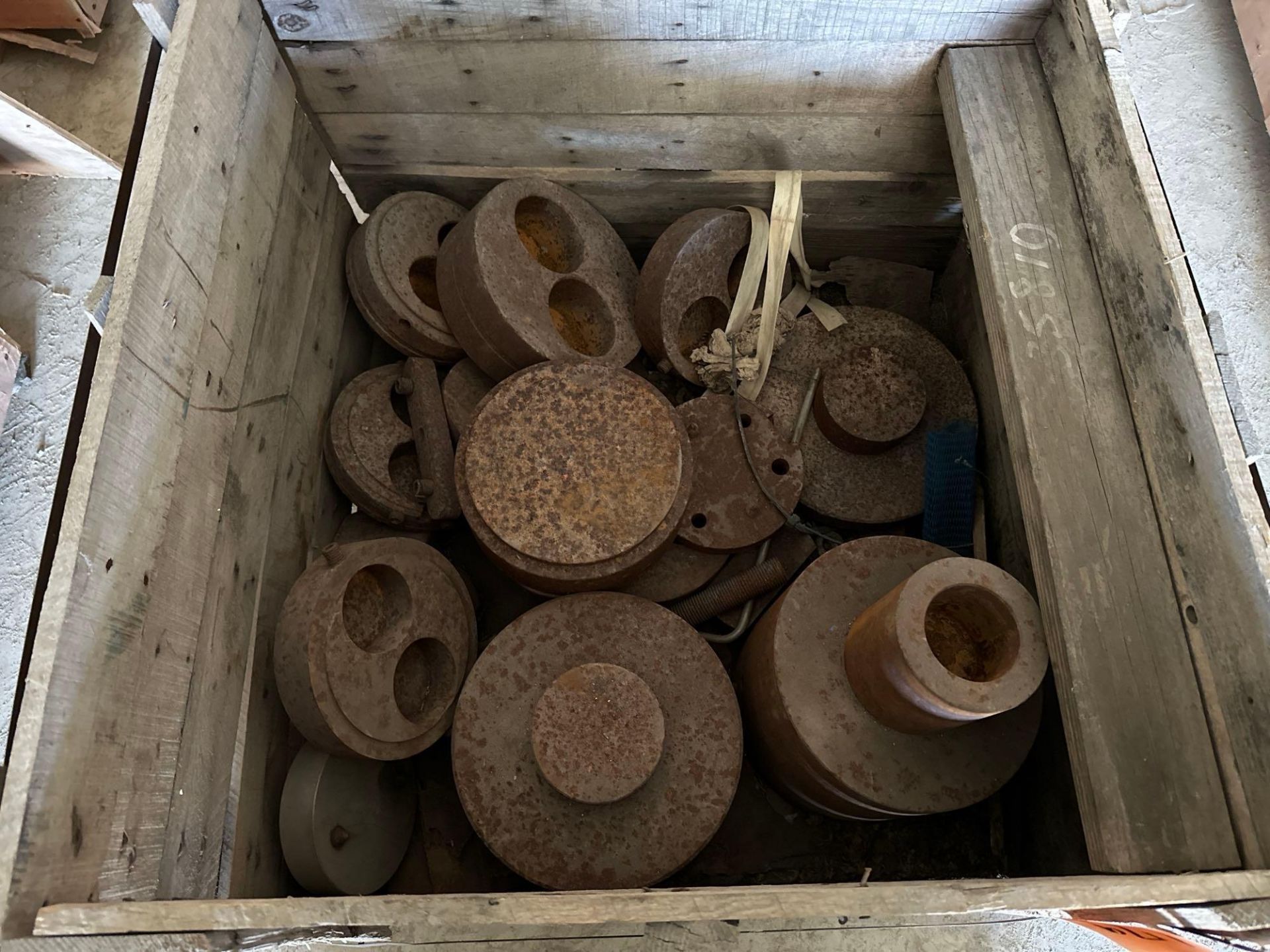 Crate of: Expansion Gate Valve 2-1/16” 5M DD