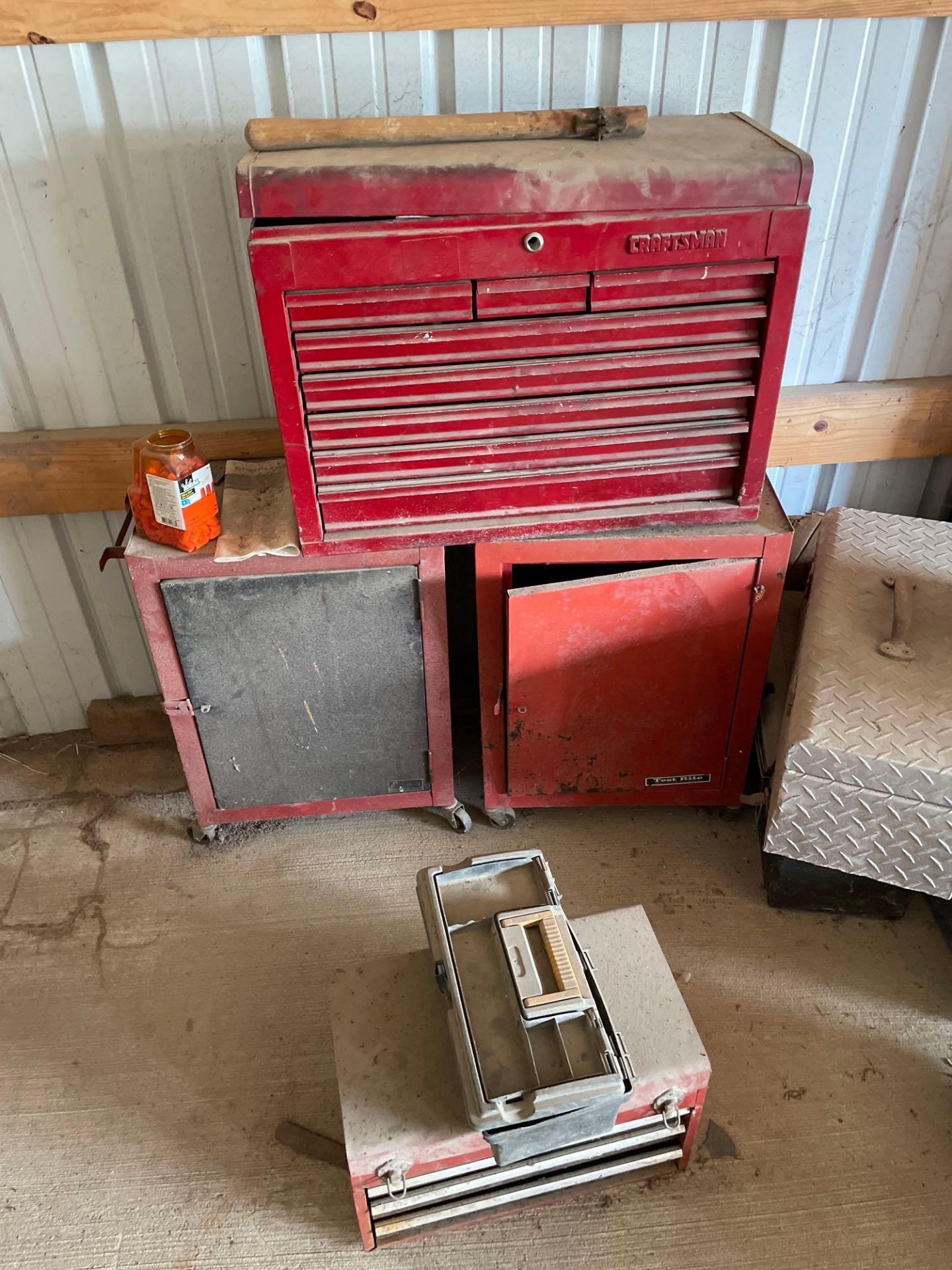 Lot of Miscellaneous shop items: Metal Shelves, shop vac, tool box, mirrors, Coffing Hoist - Bild 5 aus 7