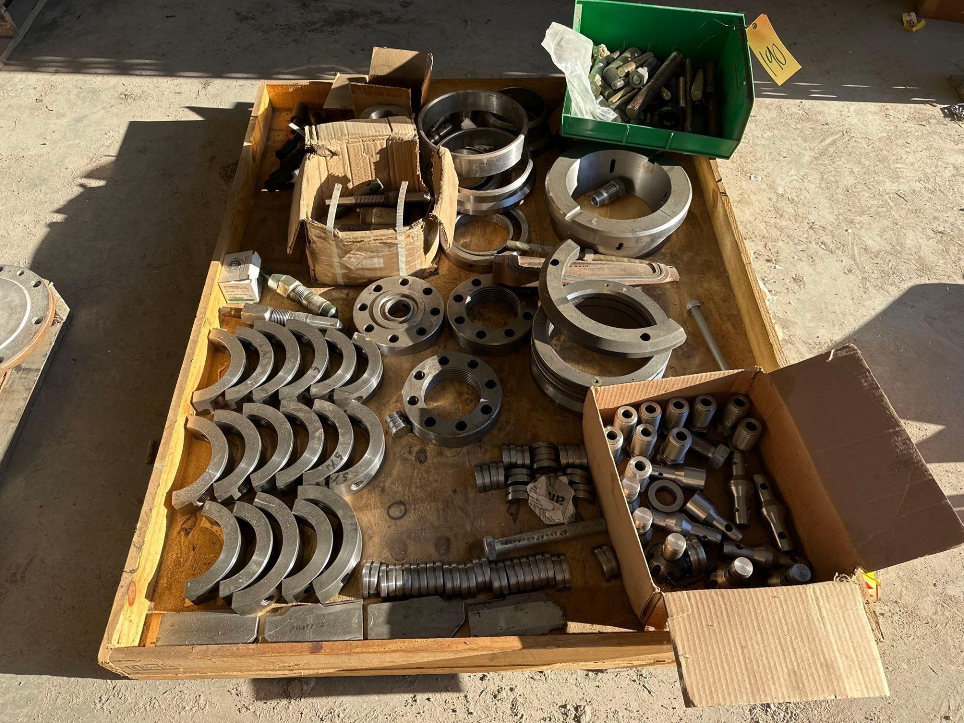 Pallet: of Metal Fixtures and Threaded Bolts - Image 6 of 6