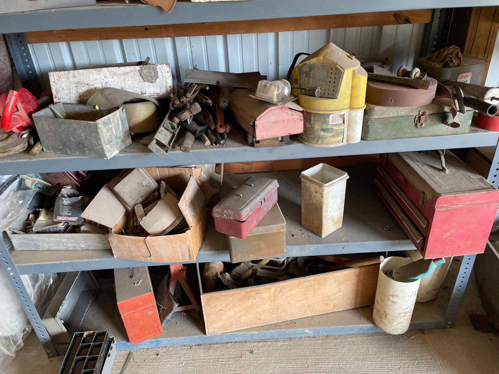 Lot of Miscellaneous shop items: Metal Shelves, shop vac, tool box, mirrors, Coffing Hoist - Bild 3 aus 7