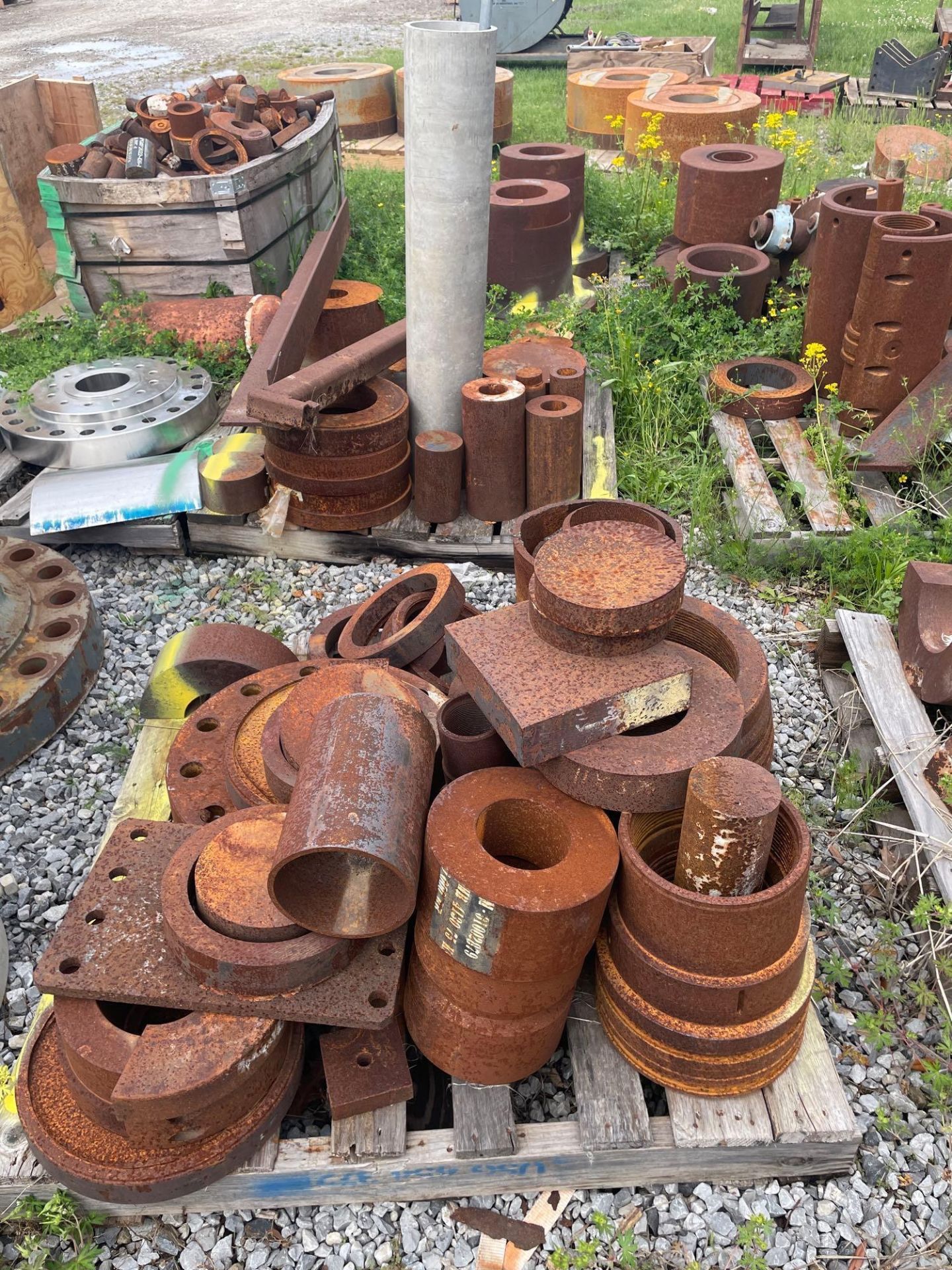 Pallets of Metal Cut Offs and Assorted Pieces (Yellow)