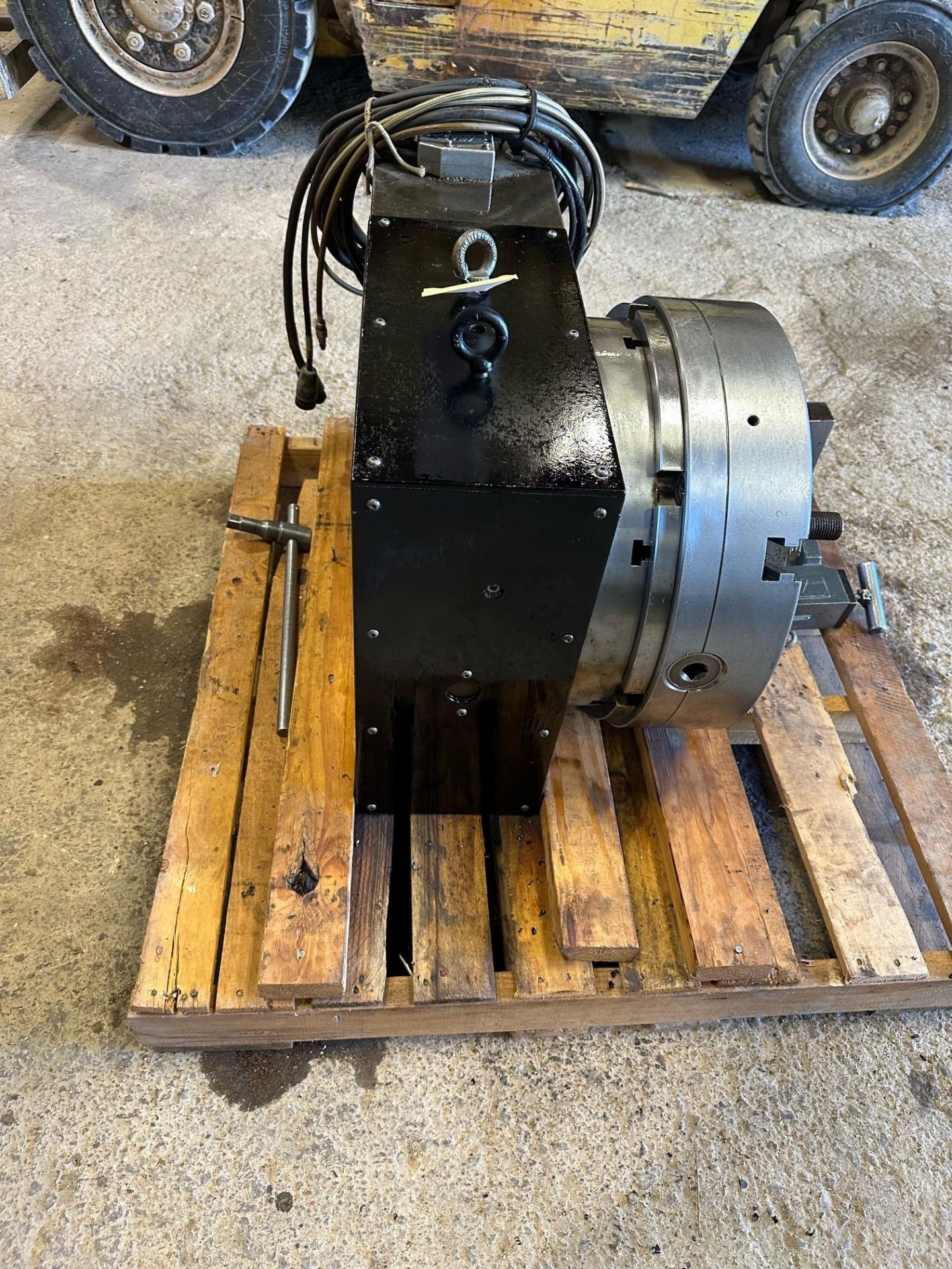 Haas 4th Axis with 19” 4 Jaw Bison Chuck - Image 4 of 11
