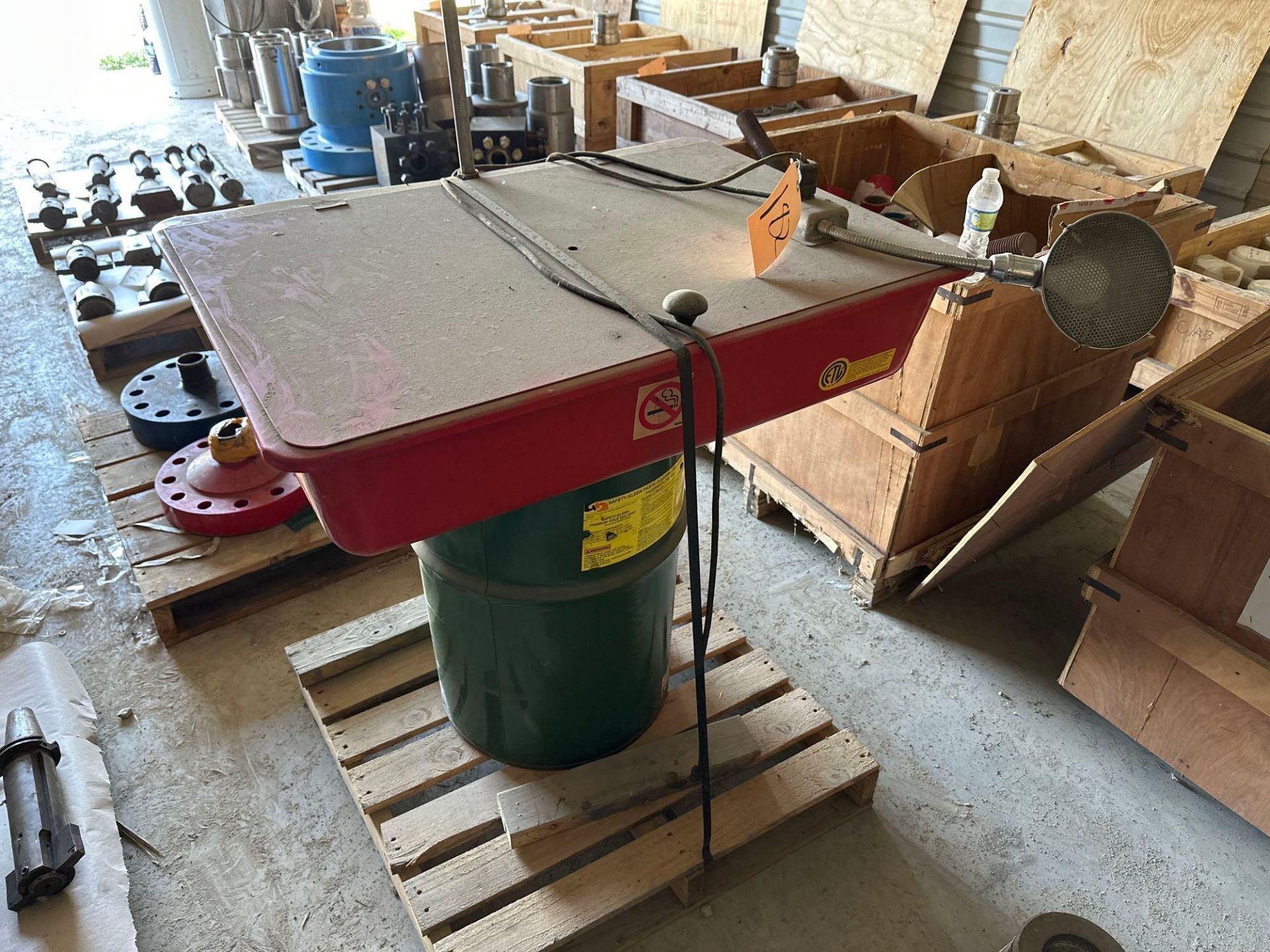 Parts washer with Metal Drum and light 36” X 24” X 7” Deep