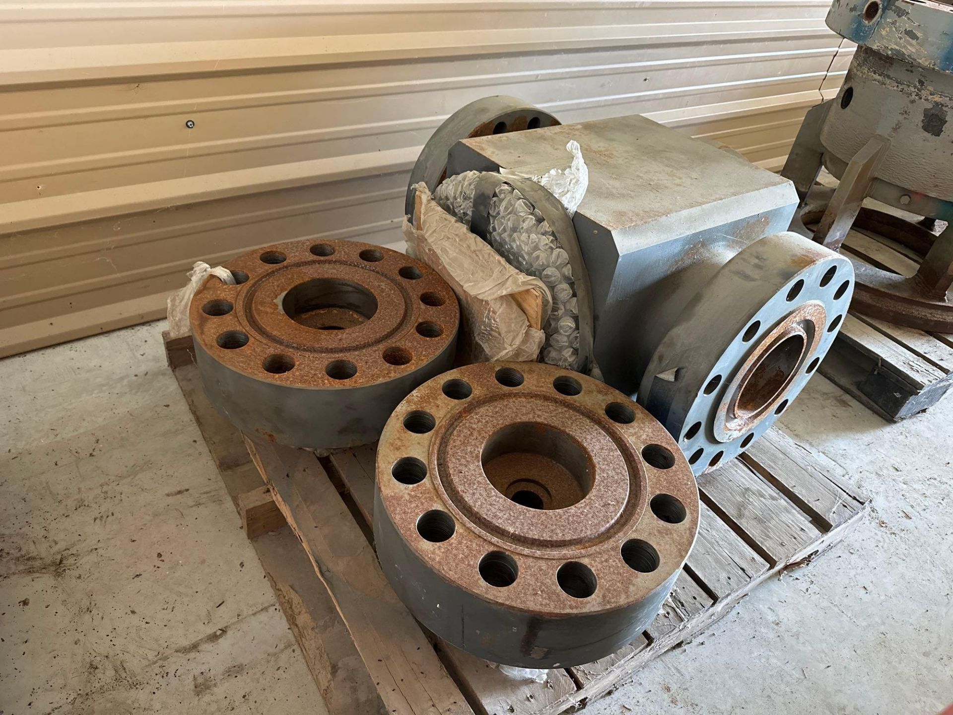 Pallet of 3: (2) HD Flanges (1) HD Valve Gate - Image 8 of 8