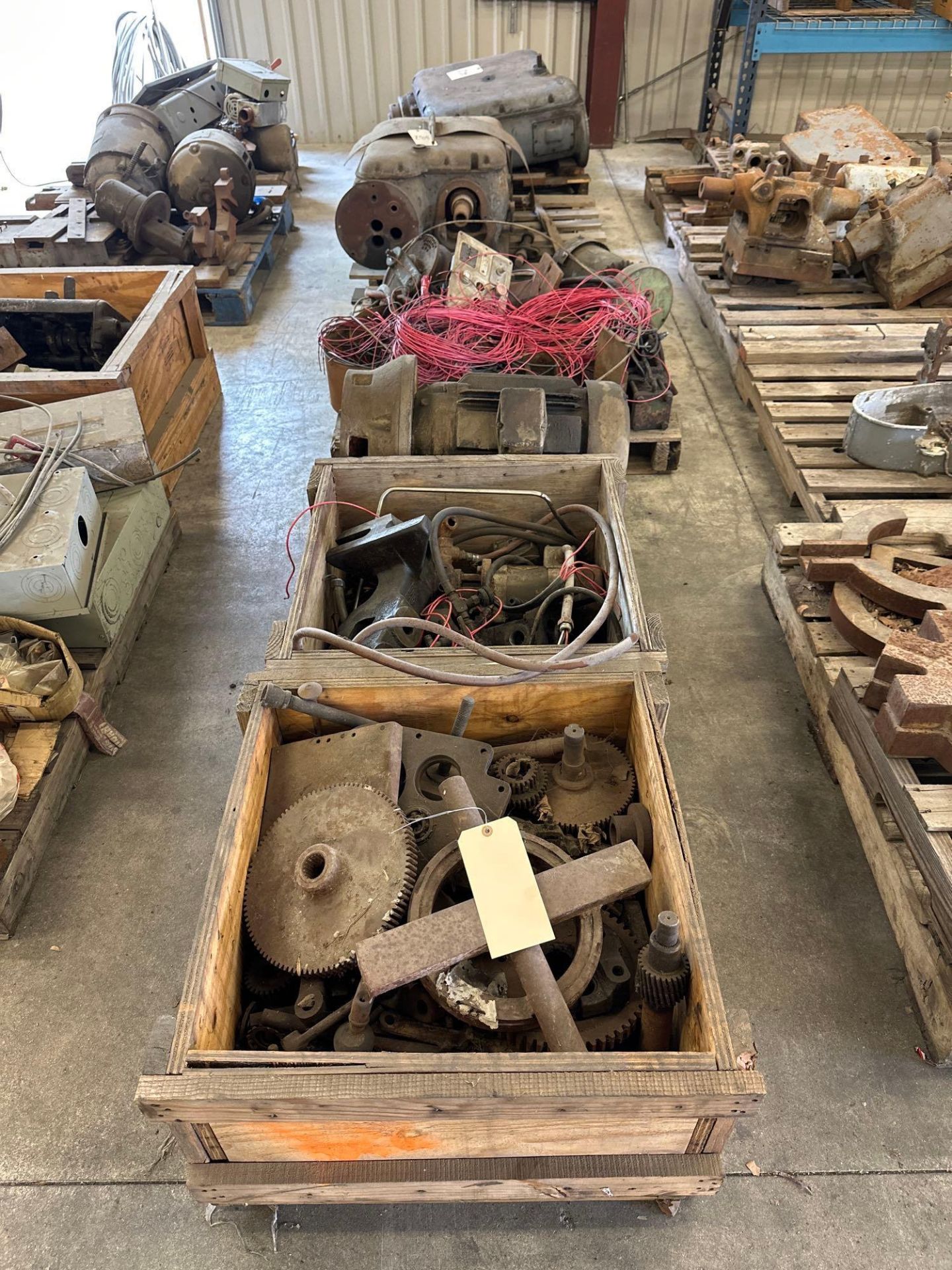 Lot of 14 Pallets of Axelson Parts: Motors, Gear Boxes, Steady Rests, Tail Stocks, Electrical Cabine - Image 10 of 31
