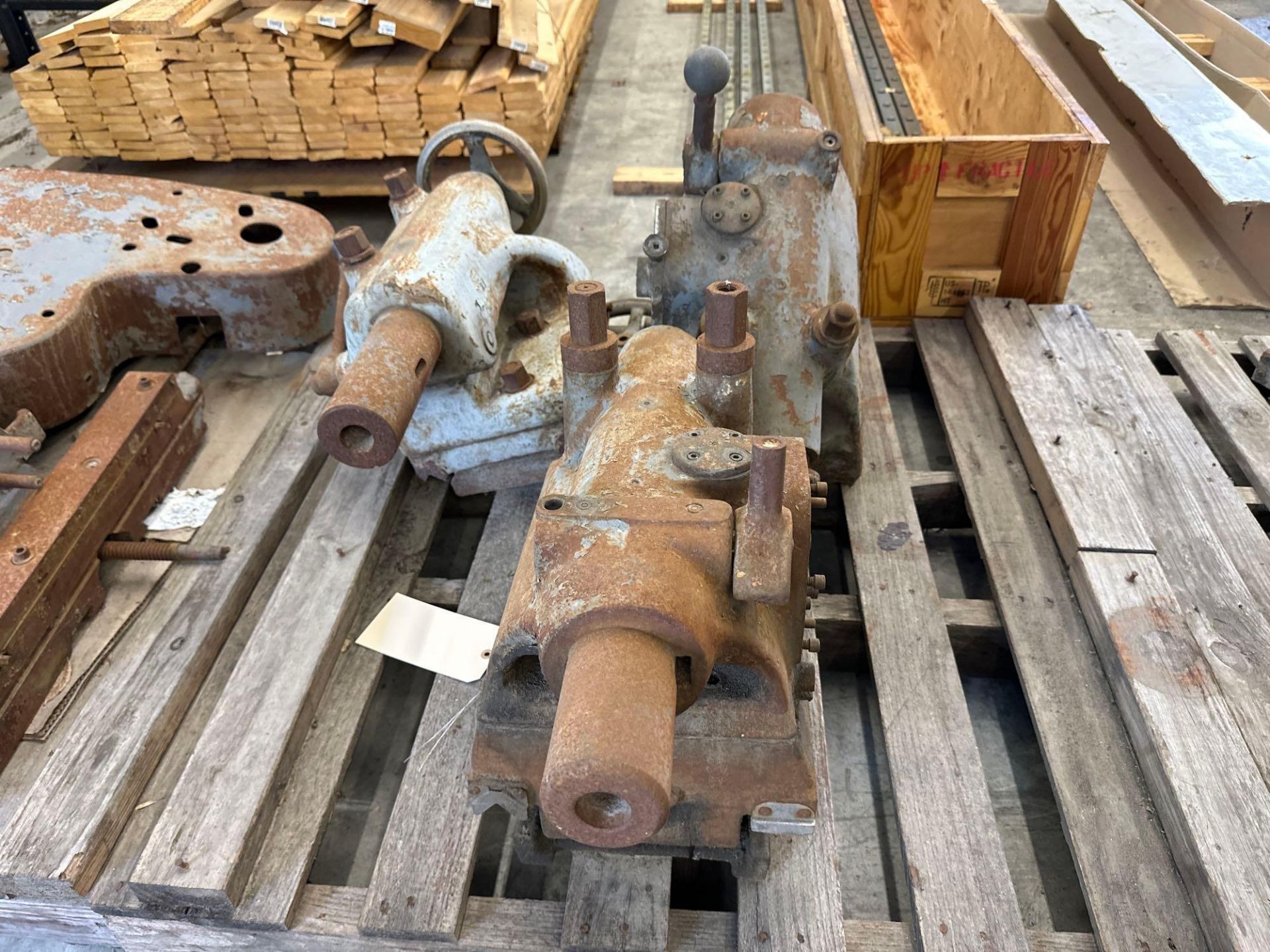 Lot of 14 Pallets of Axelson Parts: Motors, Gear Boxes, Steady Rests, Tail Stocks, Electrical Cabine - Image 29 of 31