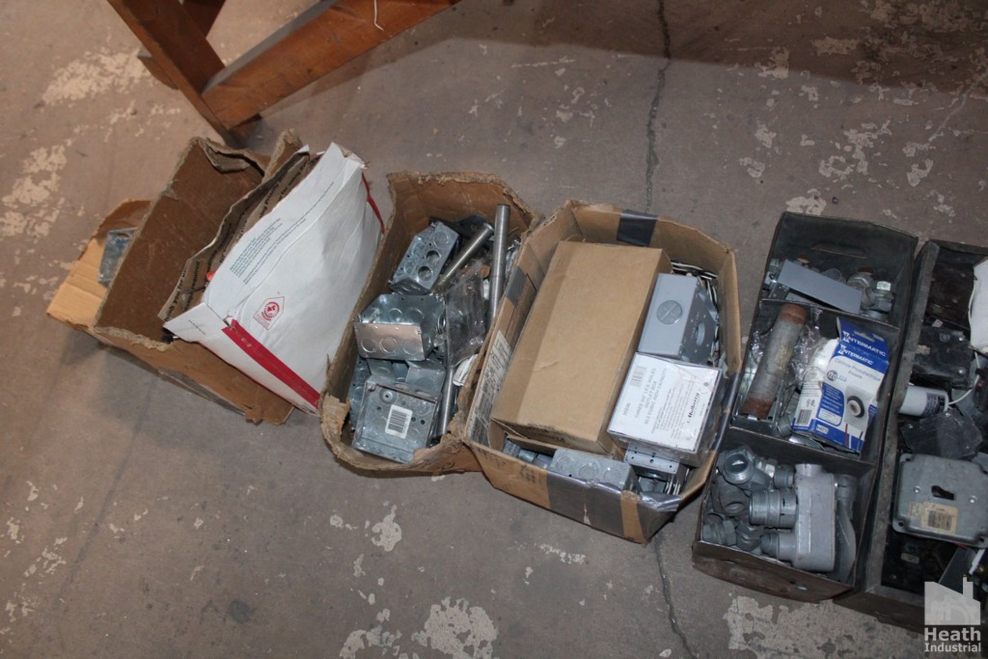 LARGE QTY HARDWARE AND ELECTRICAL SUPPLIES - Image 6 of 7