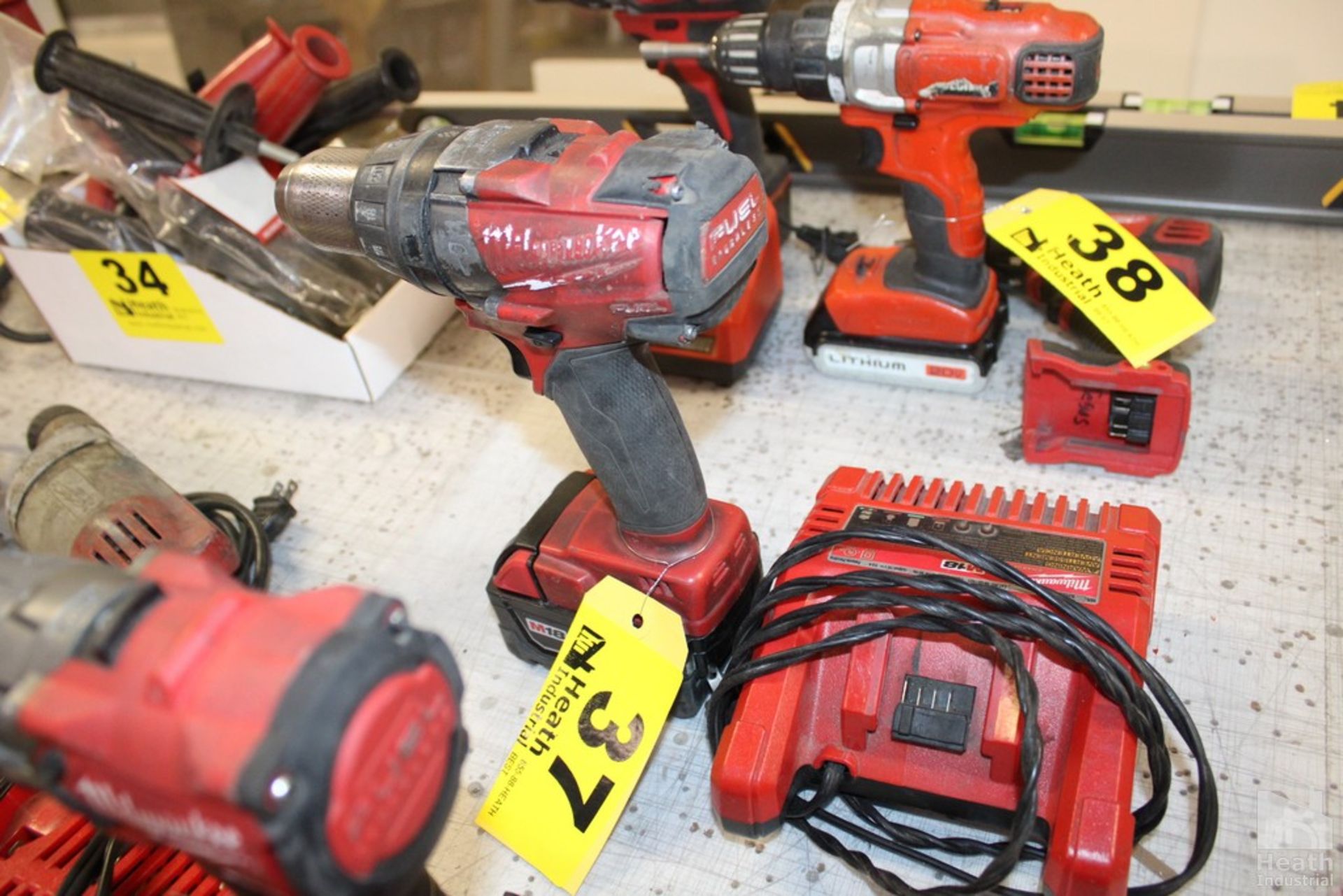 MILWAUKEE 18 VOLT DRILL DRIVER WITH BATTERY AND CHARGER