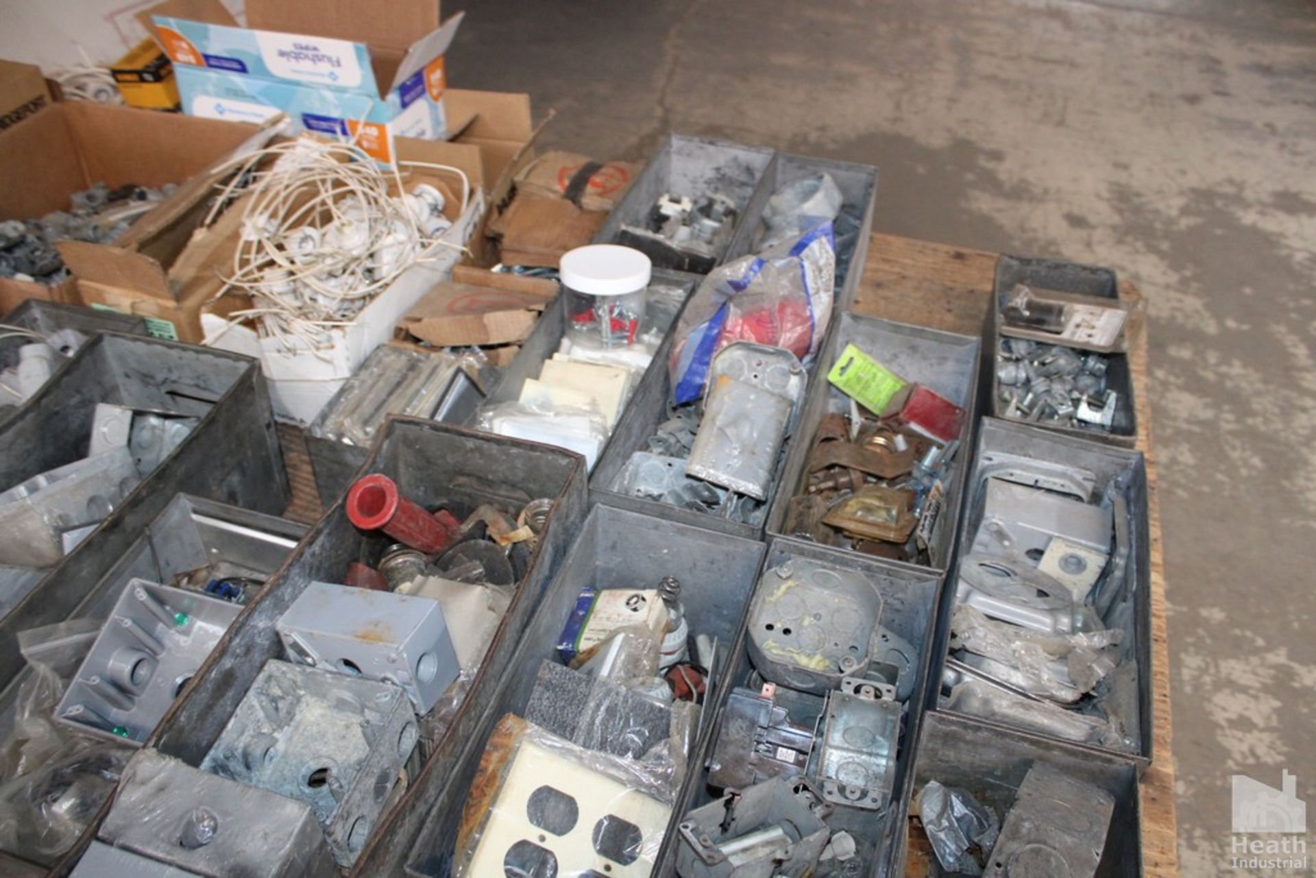 LARGE QTY HARDWARE AND ELECTRICAL SUPPLIES - Image 2 of 7