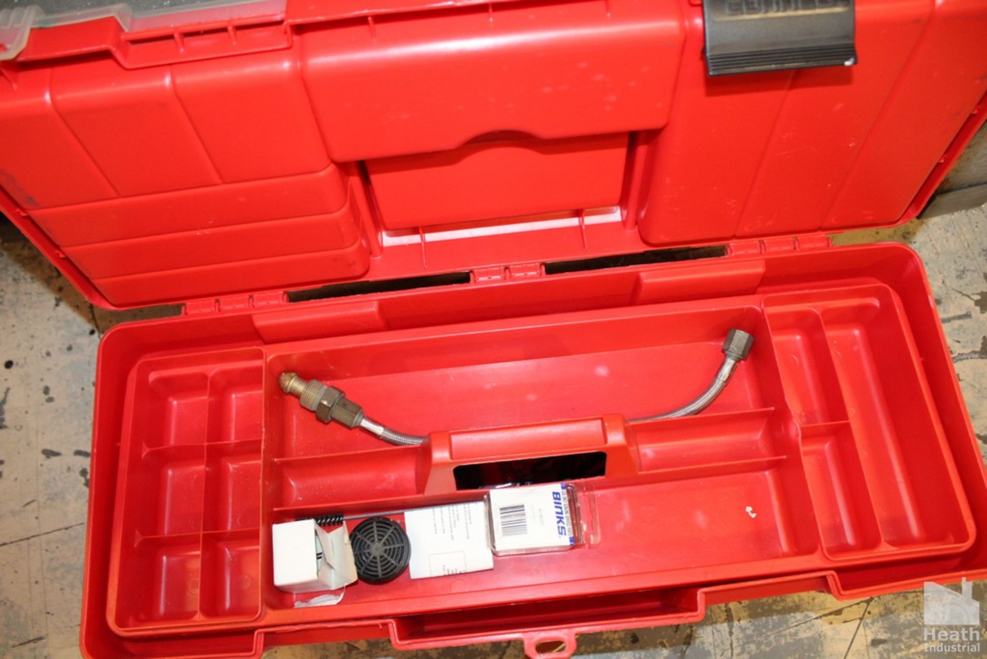 TOOL BOX WITH PAINT SPRAY GUNS AND SUPPLIES - Image 3 of 3