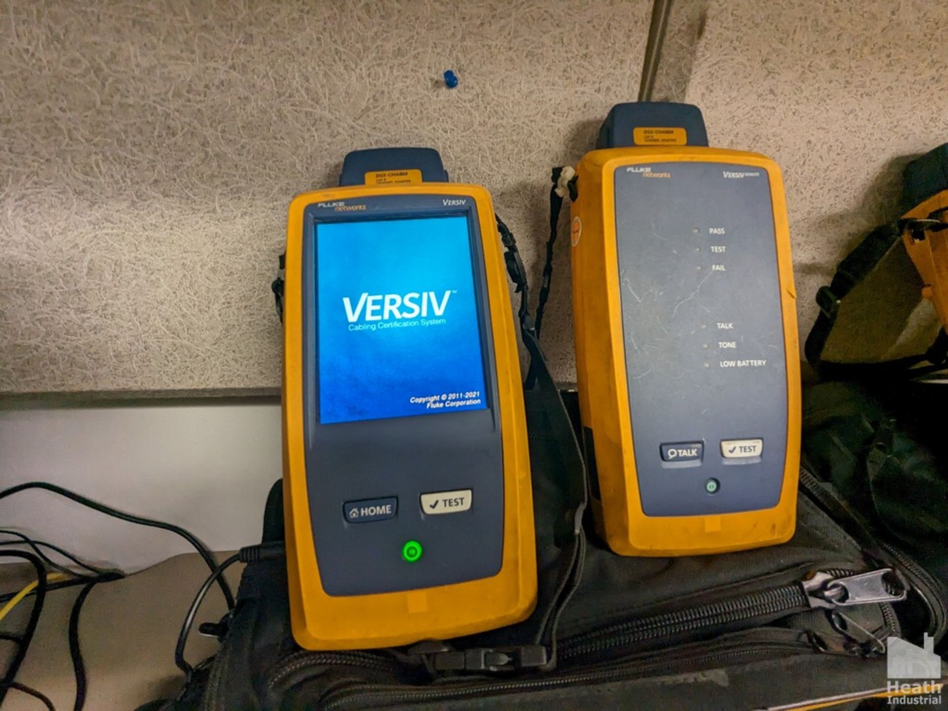 FLUKE MODEL VERSIV DSX-8000 CABLE ANALYZER WTIH DSC-CHA804 CAT6 CHANNEL ADAPTERS, CASE, ACCESSORIES - Image 2 of 4