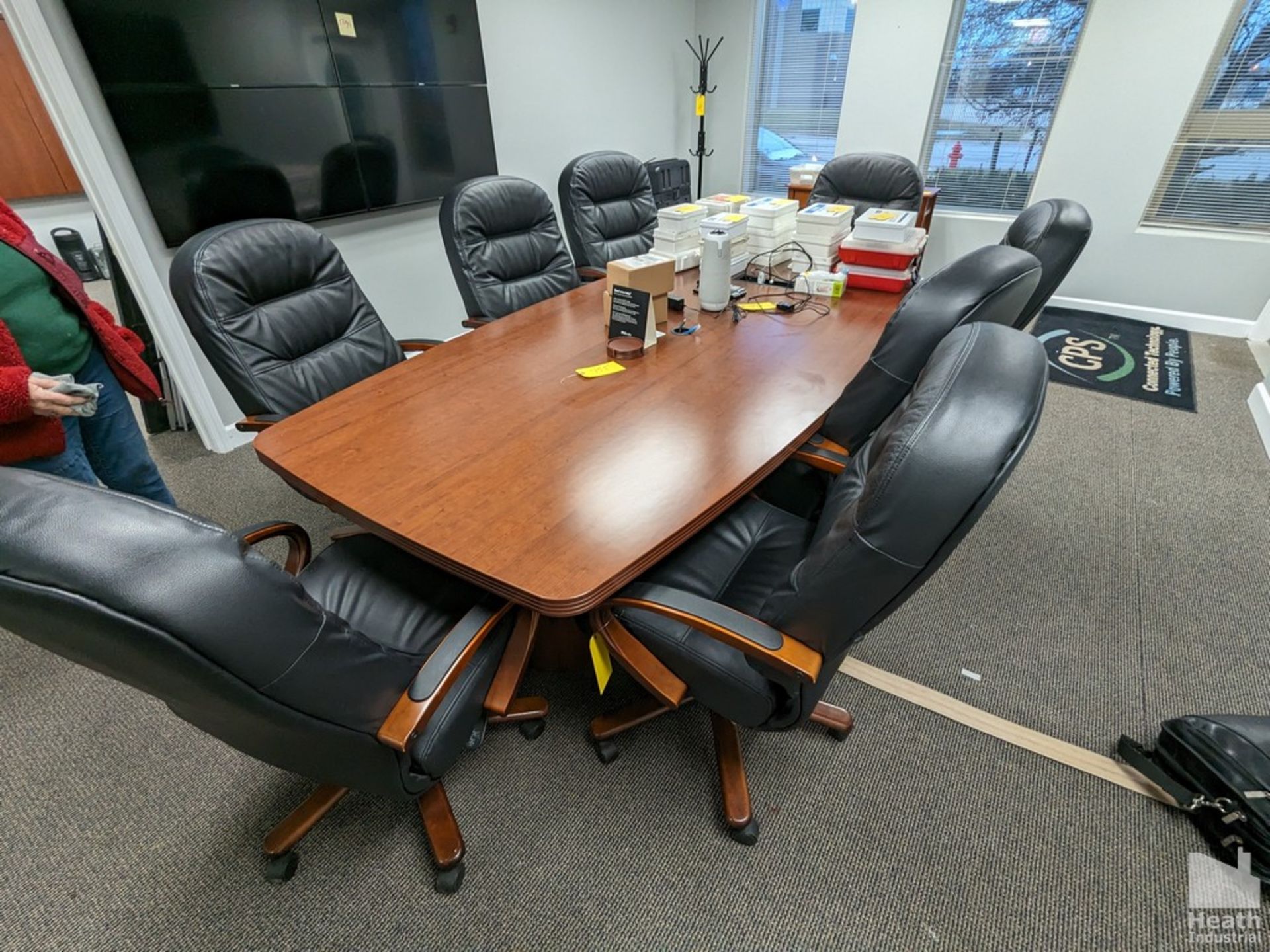 (8) EXECUTIVE CONFERENCE TABLE CHAIRS