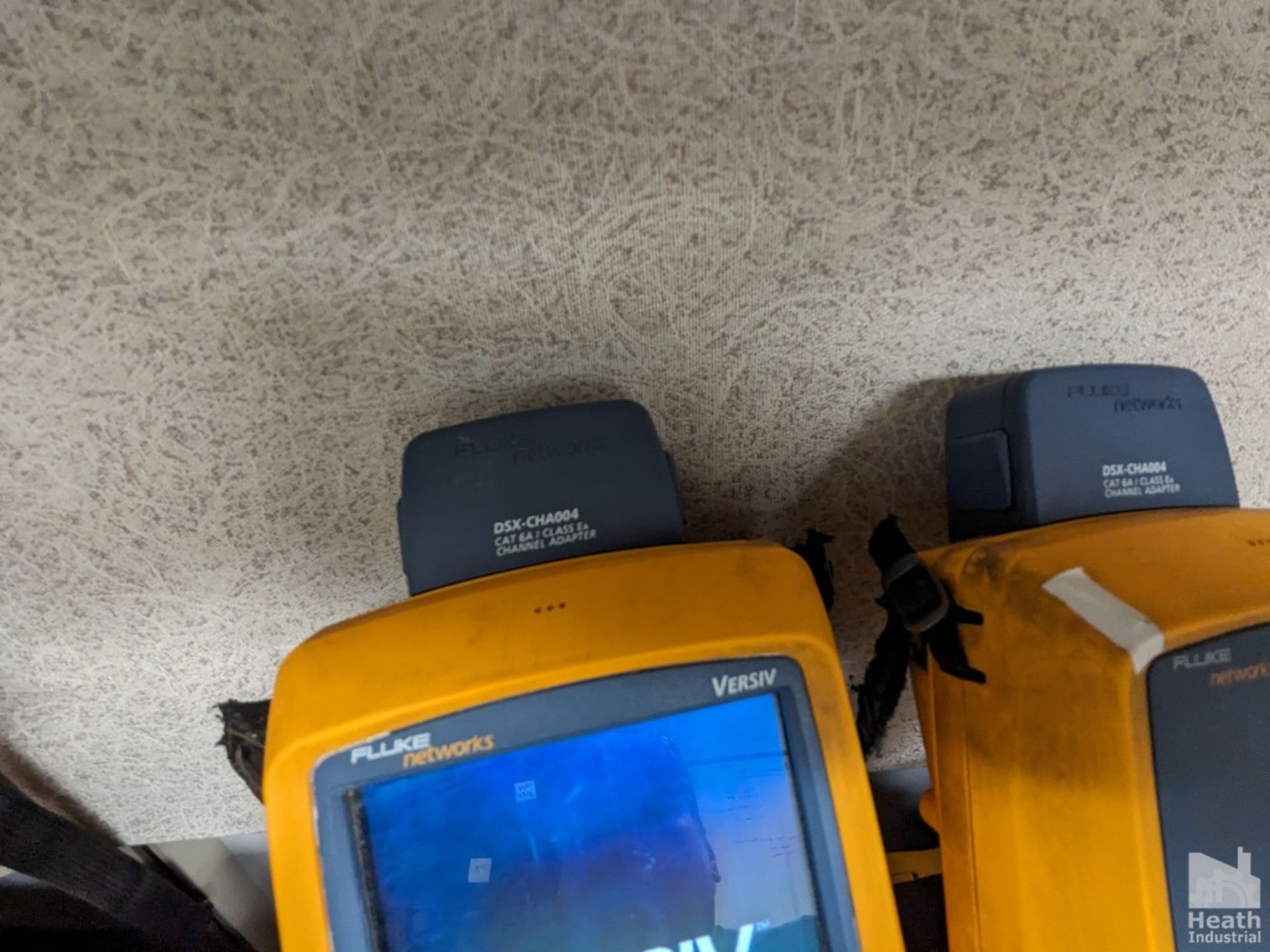 FLUKE MODEL VERSIV DSX-5000 CABLE ANALYZER WTIH DSC-CHA004 CAT6 CHANNEL ADAPTERS, CASE, ACCESSORIES - Image 3 of 4