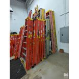 WERNER 8' FIBERGLASS STEP LADDER