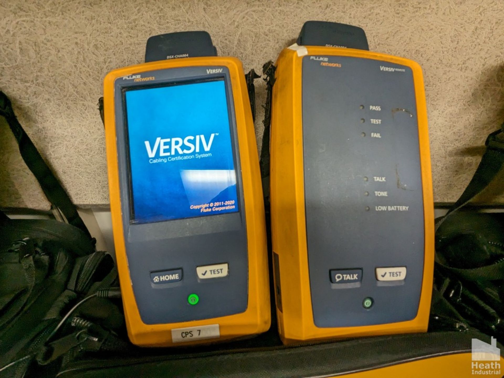 FLUKE MODEL VERSIV DSX-5000 CABLE ANALYZER WTIH DSC-CHA004 CAT6 CHANNEL ADAPTERS, CASE, ACCESSORIES - Image 2 of 4