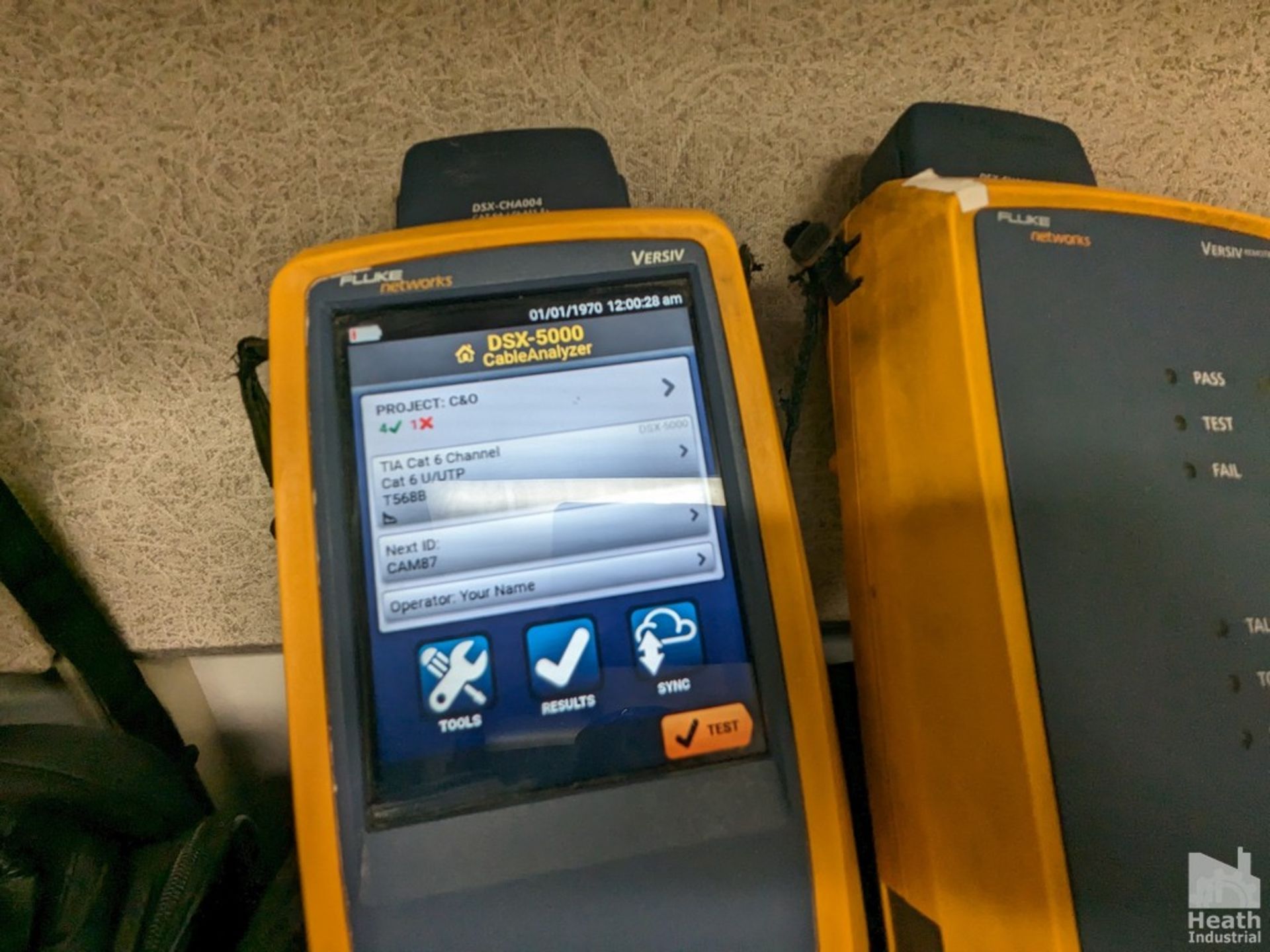 FLUKE MODEL VERSIV DSX-5000 CABLE ANALYZER WTIH DSC-CHA004 CAT6 CHANNEL ADAPTERS, CASE, ACCESSORIES - Image 4 of 4