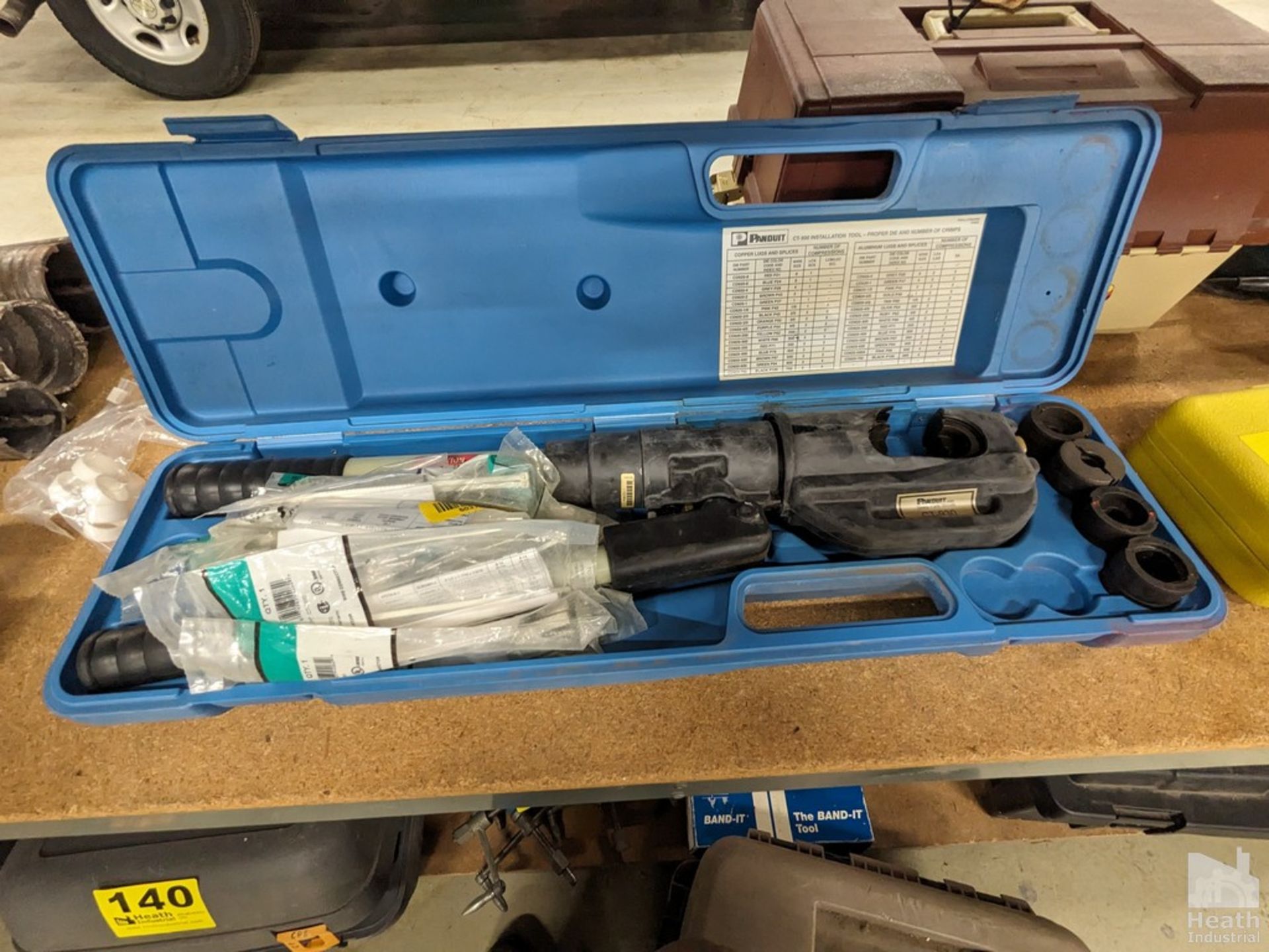 PANDUIT MODEL PAN-TERM CT-930 HYDRAULIC CRIMPING TOOL WITH ASSORTED DIES & CASE