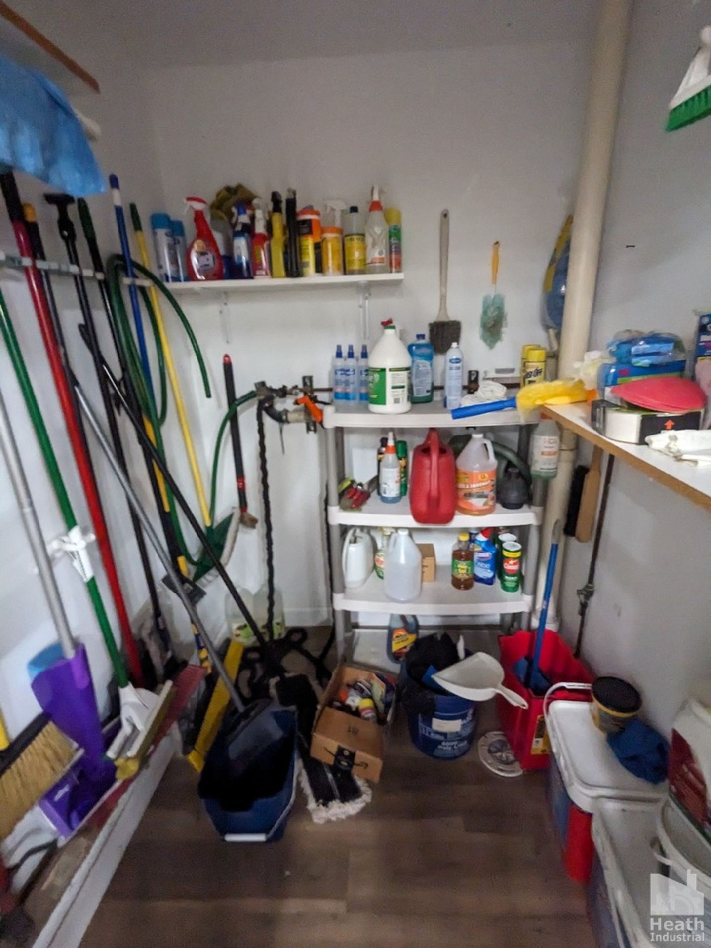 CONTENTS OF SUPPLY ROOM INCLUDING BROOMS, MOPS, CLEANING SUPPLIES, RAGS, ETC, NO SHELVING OR BUILT- - Image 2 of 3