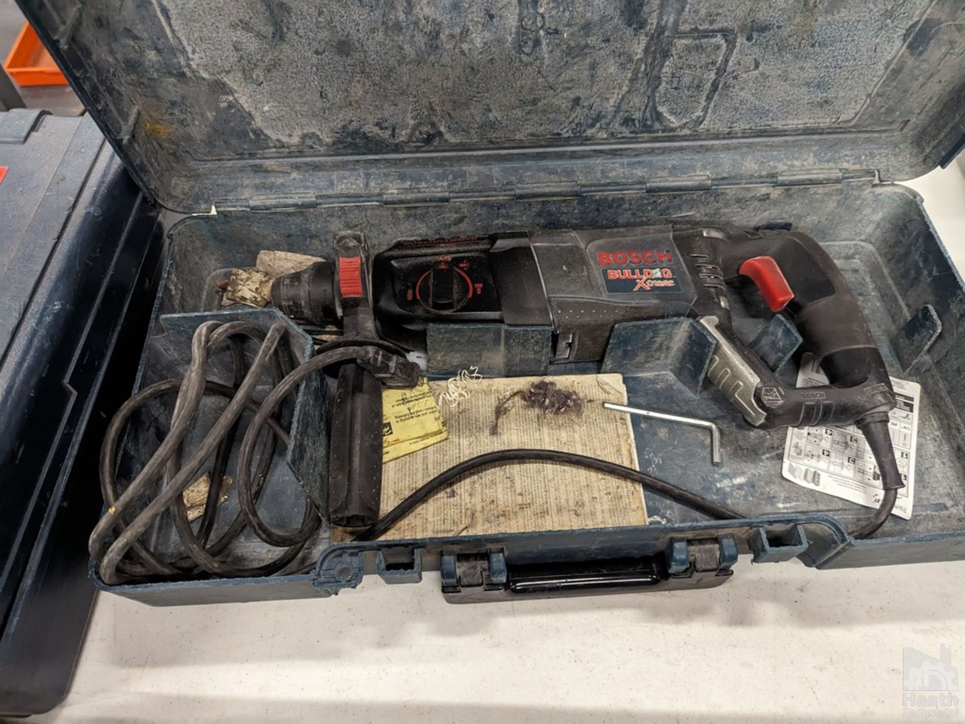 BOSCH BULLDOG EXTREME ROTARY HAMMER DRILL WITH CASE