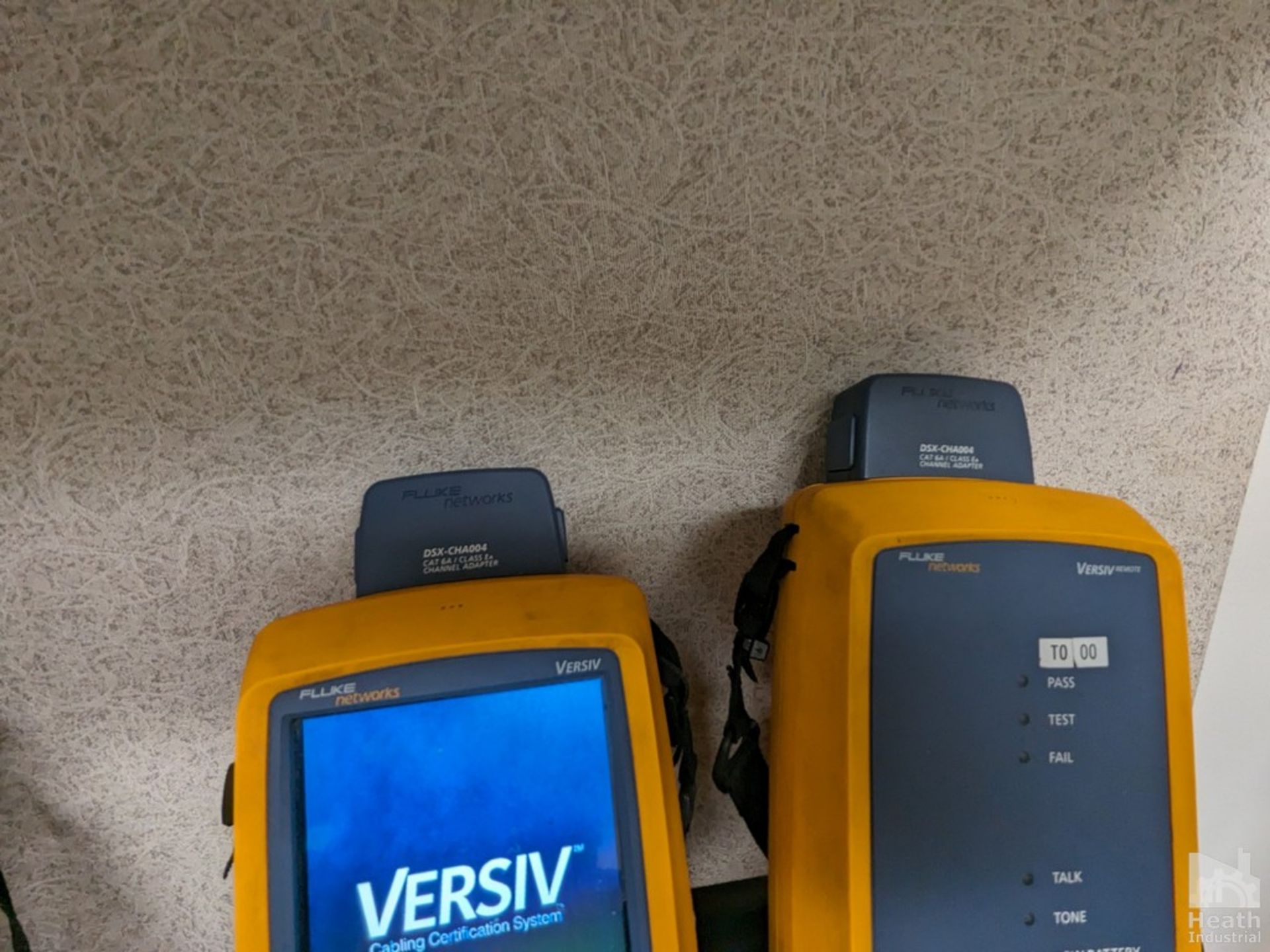 FLUKE MODEL VERSIV DSX-5000 CABLE ANALYZER WTIH DSC-CHA004 CAT6 CHANNEL ADAPTERS, CASE, ACCESSORIES - Image 3 of 4