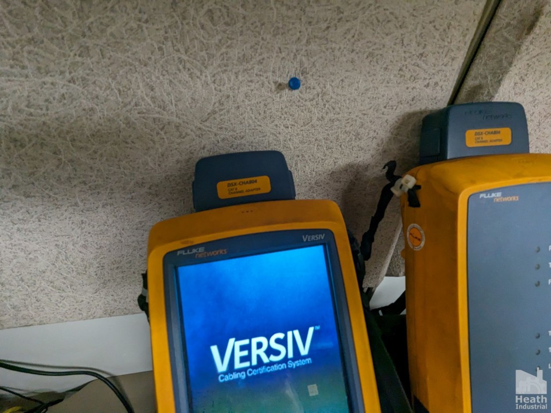 FLUKE MODEL VERSIV DSX-8000 CABLE ANALYZER WTIH DSC-CHA804 CAT6 CHANNEL ADAPTERS, CASE, ACCESSORIES - Image 3 of 4