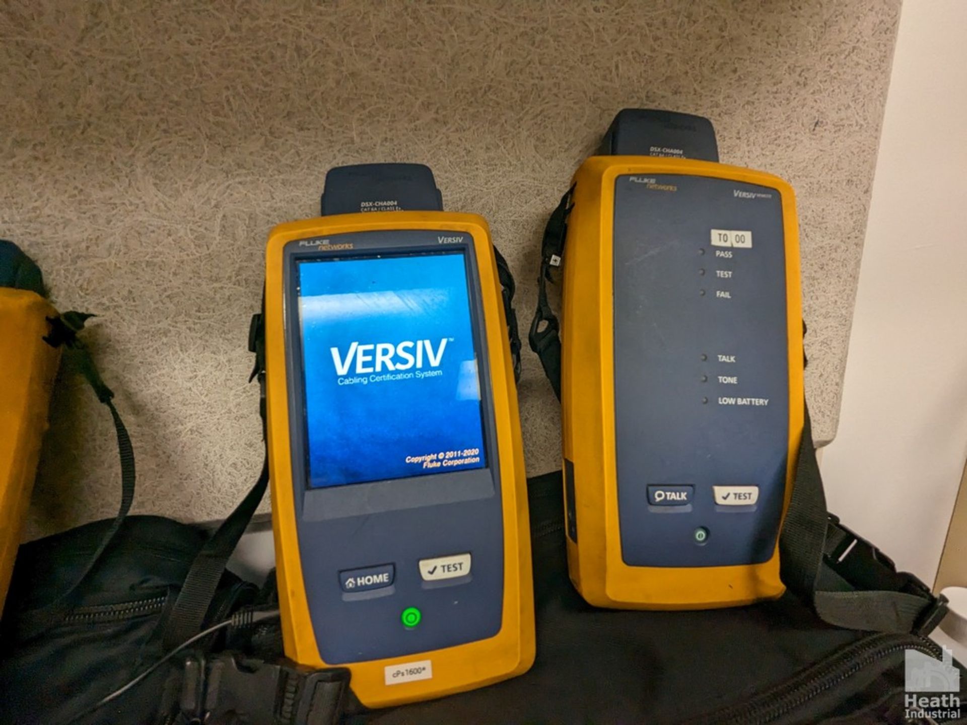 FLUKE MODEL VERSIV DSX-5000 CABLE ANALYZER WTIH DSC-CHA004 CAT6 CHANNEL ADAPTERS, CASE, ACCESSORIES - Image 2 of 4