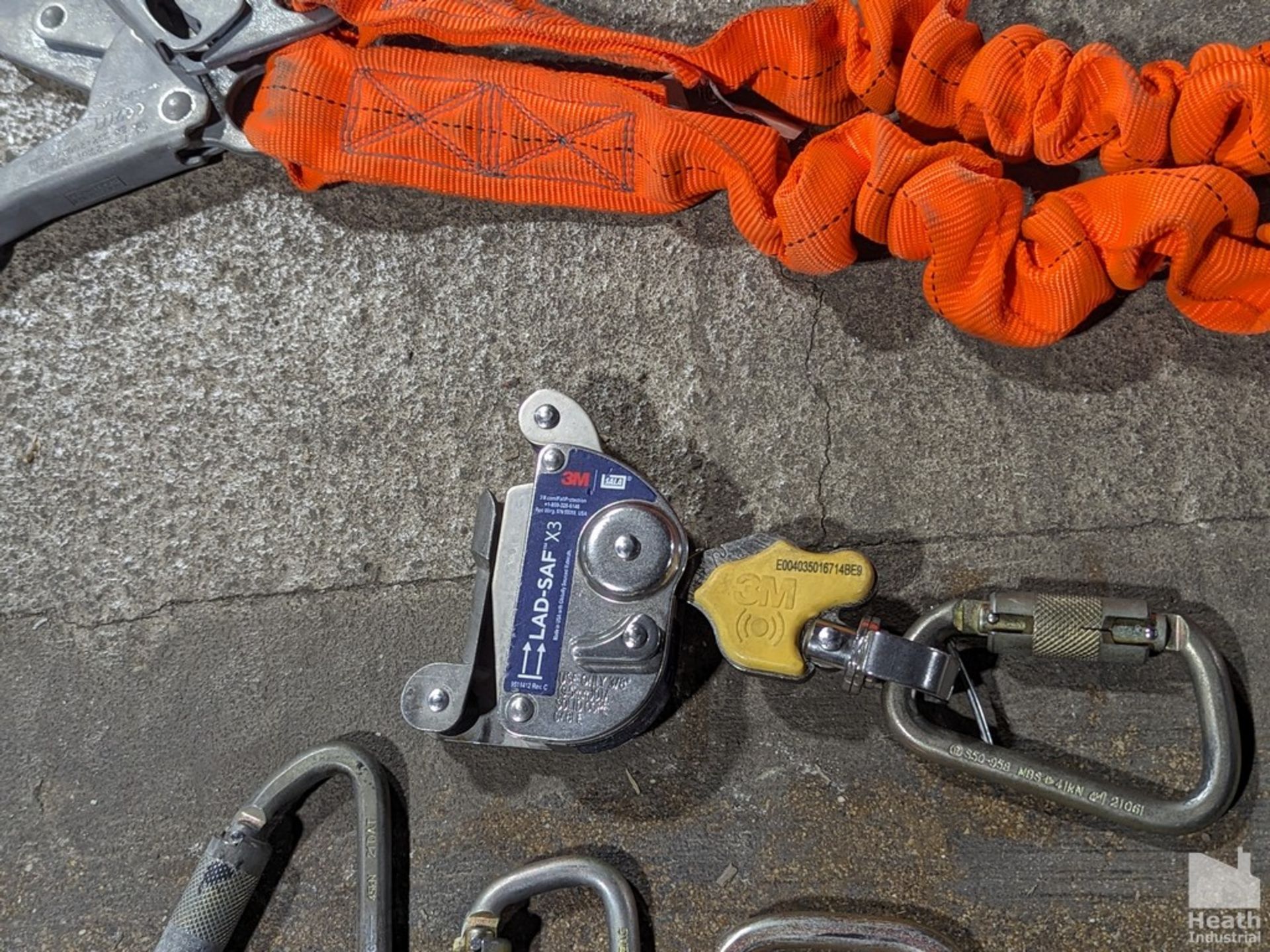 CLIMB HIGHER CLIMBING KIT: HARNESS, HELMET, CABLE SAFETY SLEEVE, BOLT BAGS, LANYARDS, SPREADER - Image 3 of 6