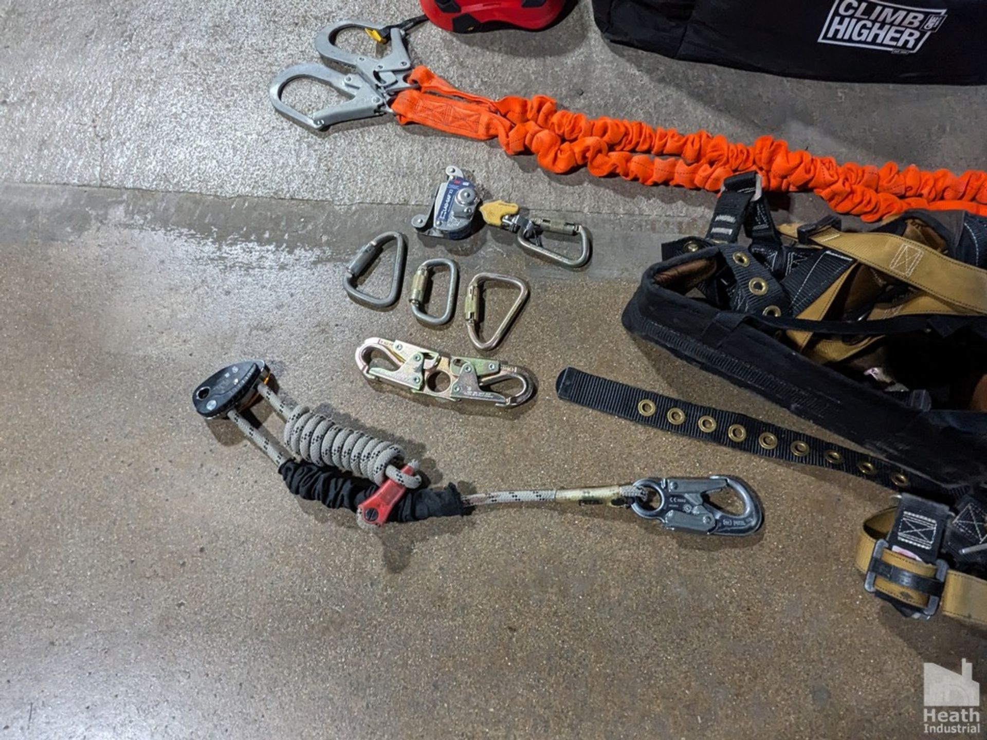 CLIMB HIGHER CLIMBING KIT: HARNESS, HELMET, CABLE SAFETY SLEEVE, BOLT BAGS, LANYARDS, SPREADER - Image 2 of 6