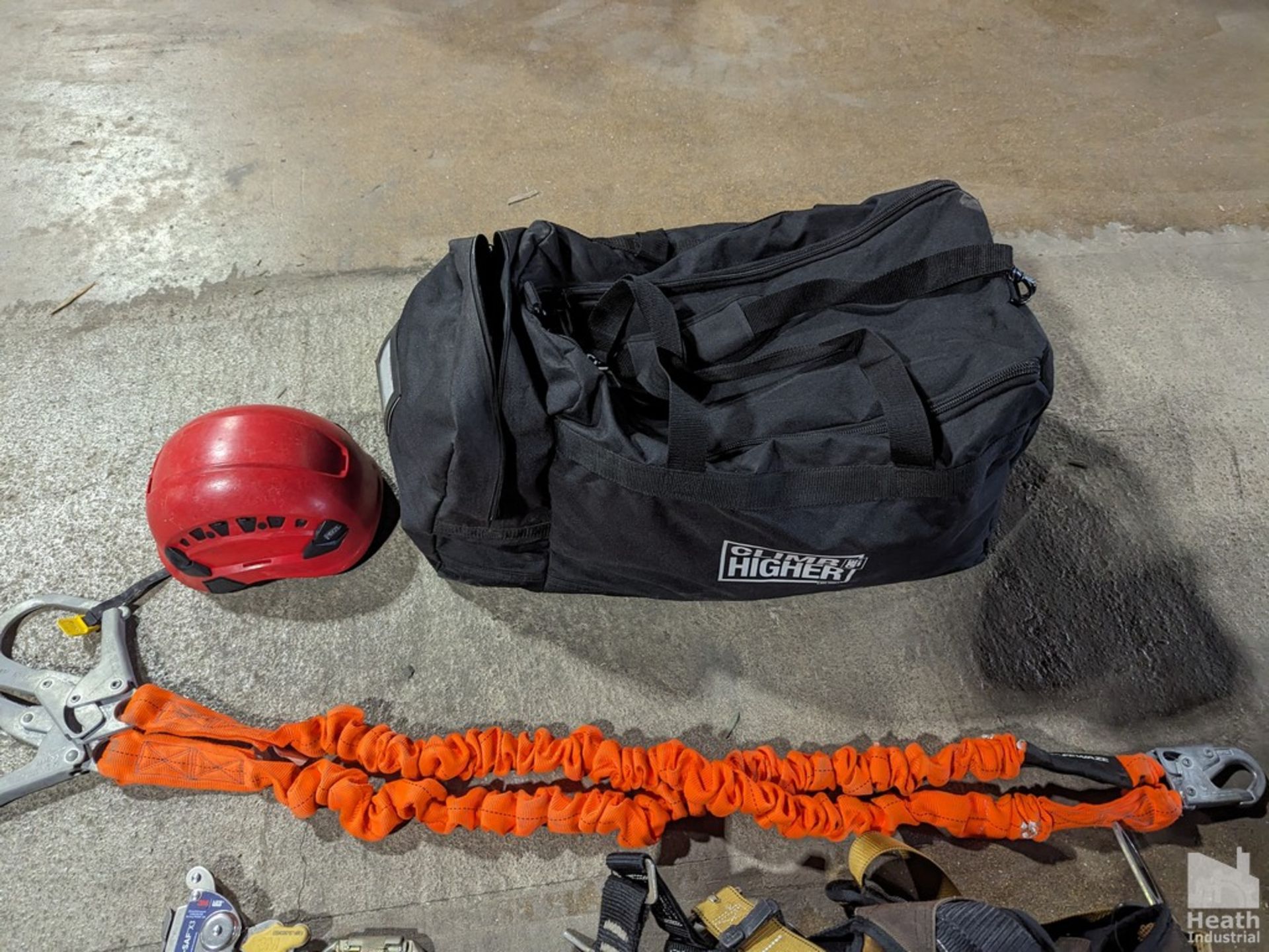 CLIMB HIGHER CLIMBING KIT: HARNESS, HELMET, CABLE SAFETY SLEEVE, BOLT BAGS, LANYARDS, SPREADER - Image 6 of 6