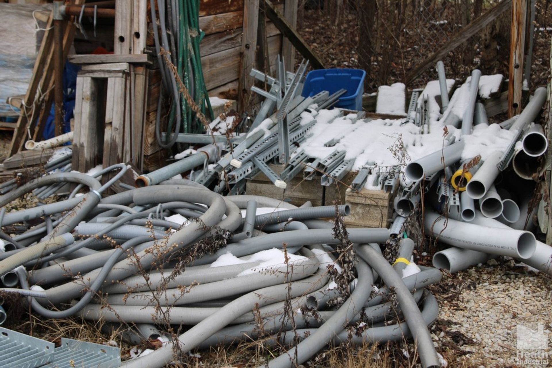 STEEL PIPE, FITTINGS IN FRONT OF (1) BAY AND IN BETWEEN - Image 2 of 6